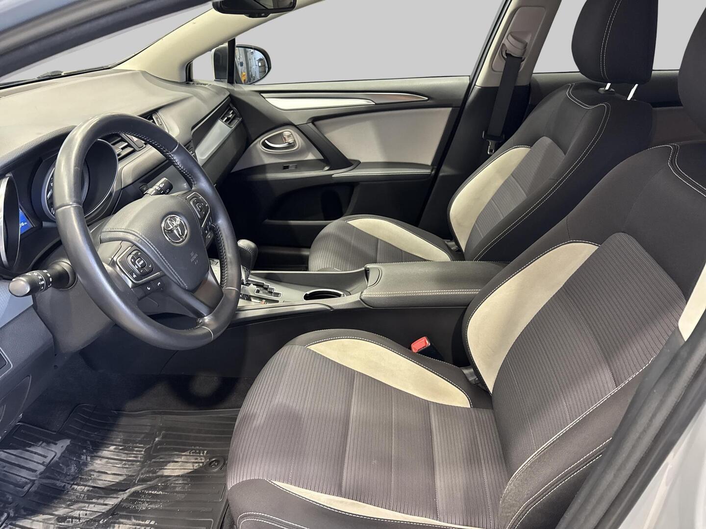 TOYOTA AVENSIS 2018