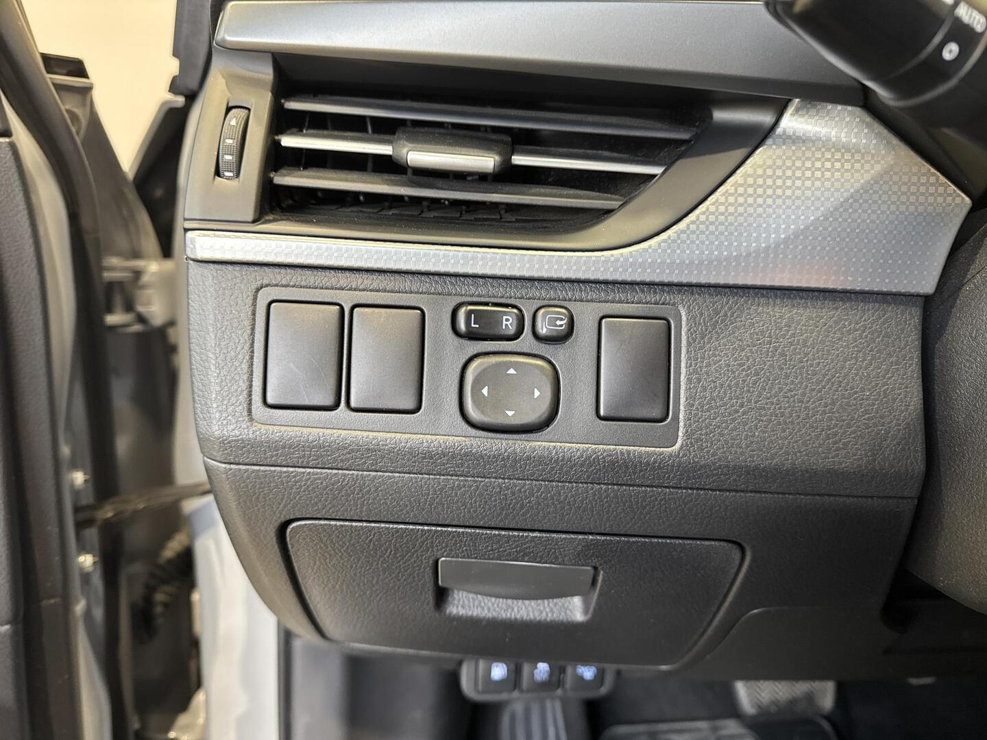 TOYOTA AVENSIS 2018