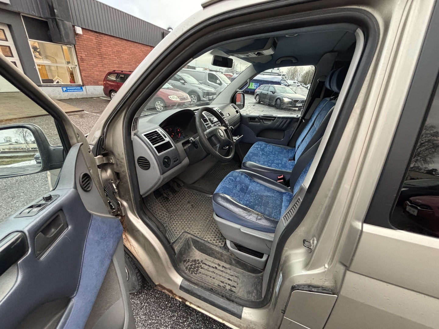 VOLKSWAGEN Transporter 2005