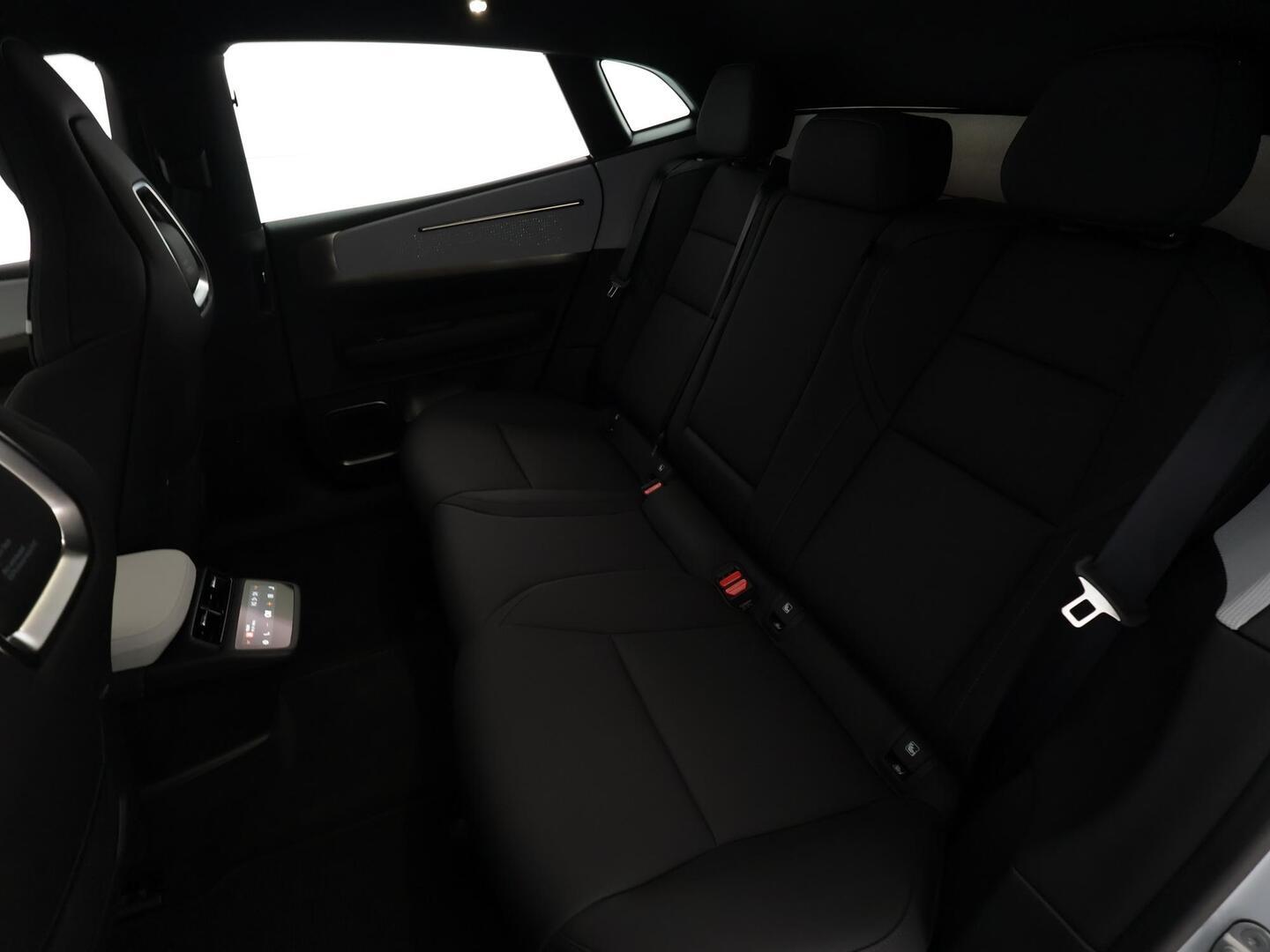 POLESTAR 4 2025