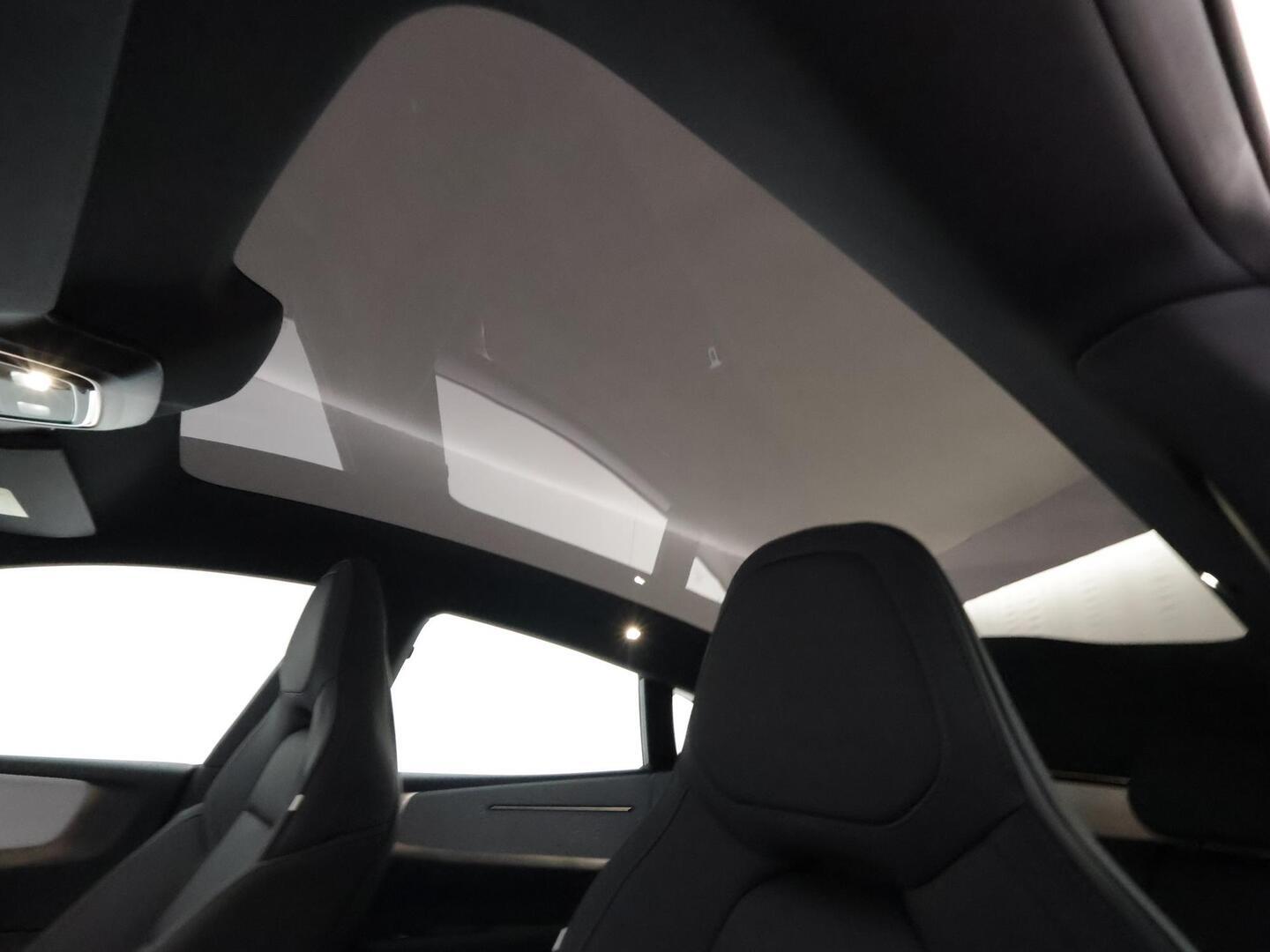 POLESTAR 4 2025