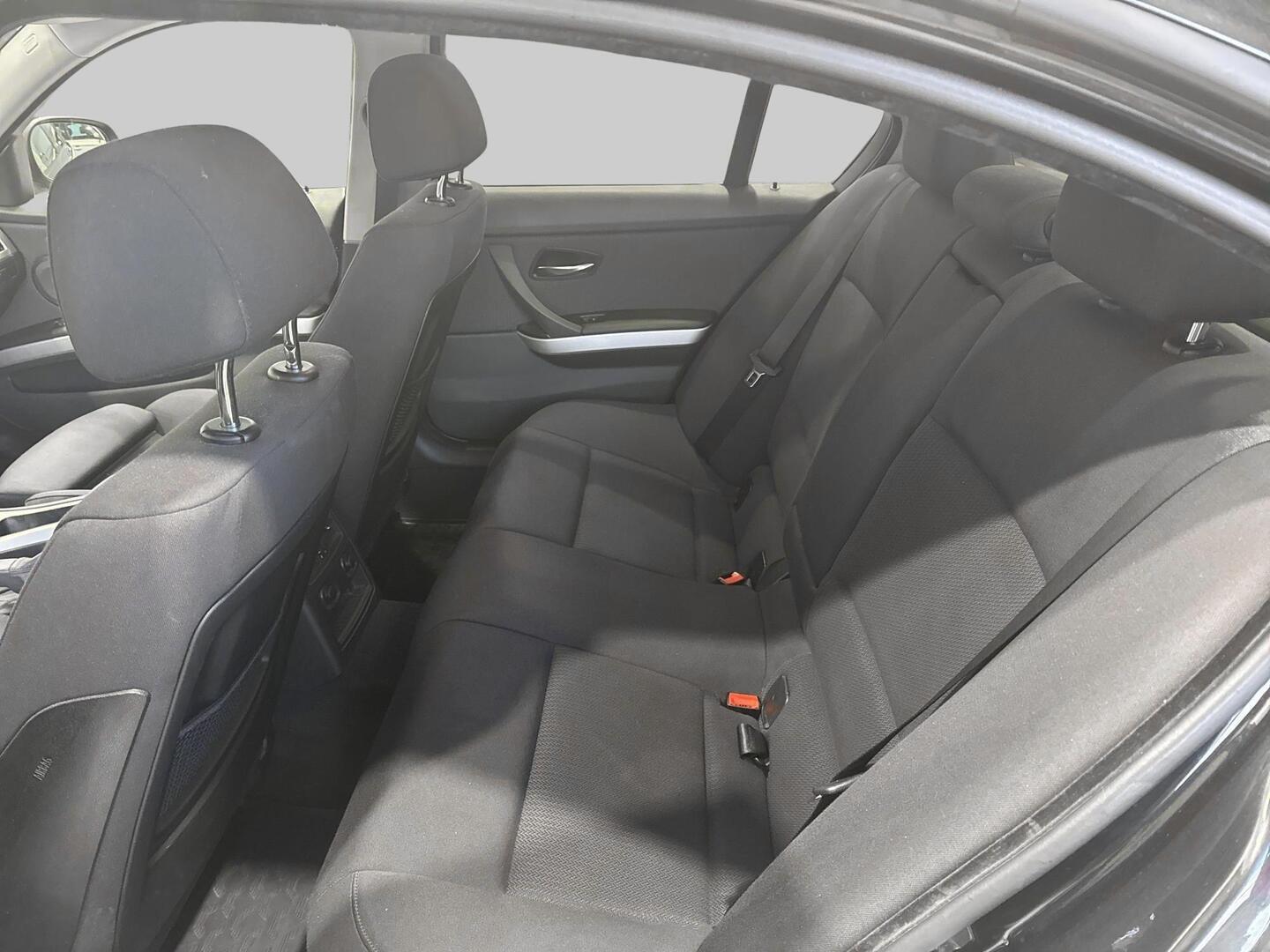 BMW 318 2010