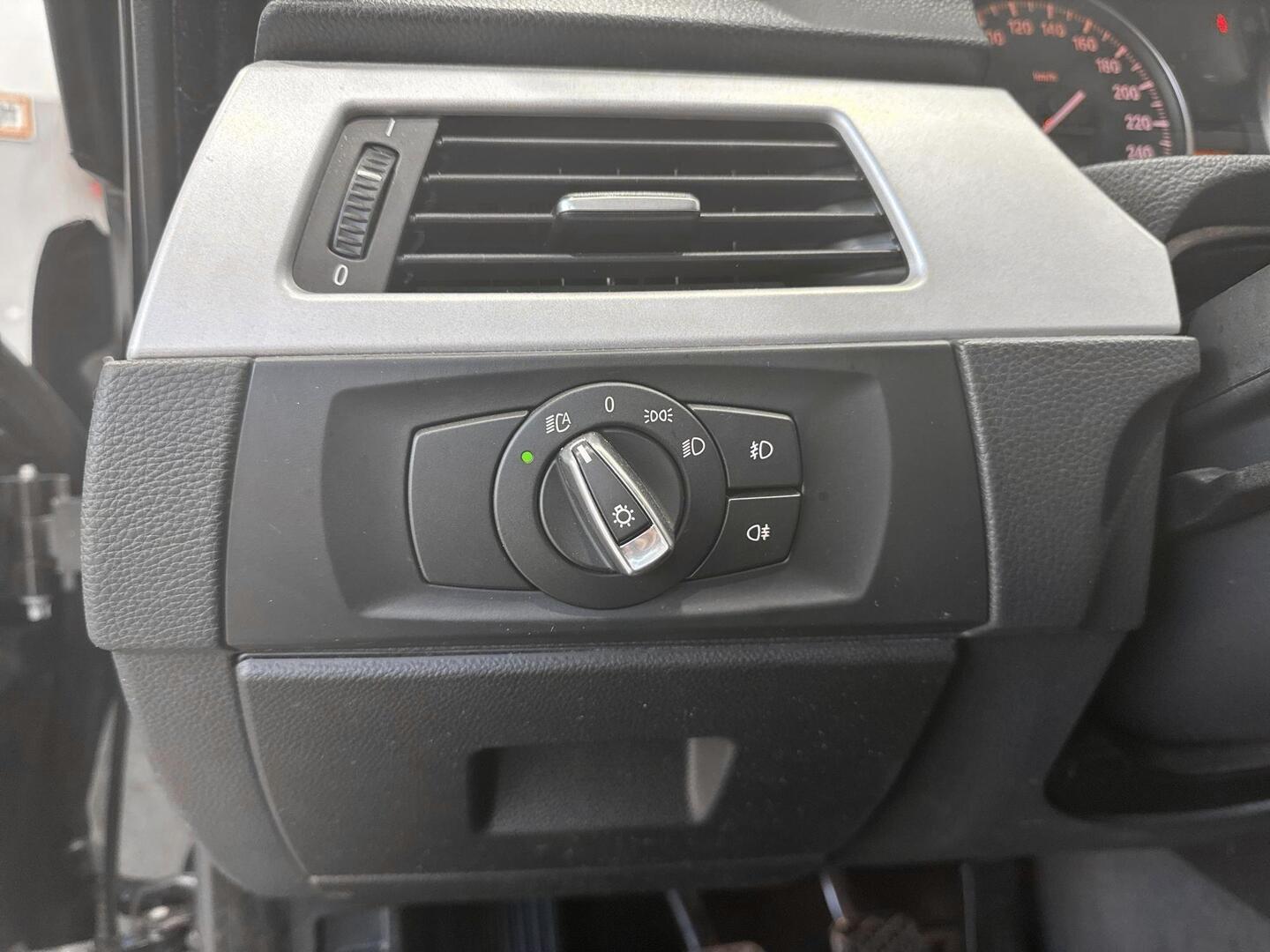 BMW 318 2010