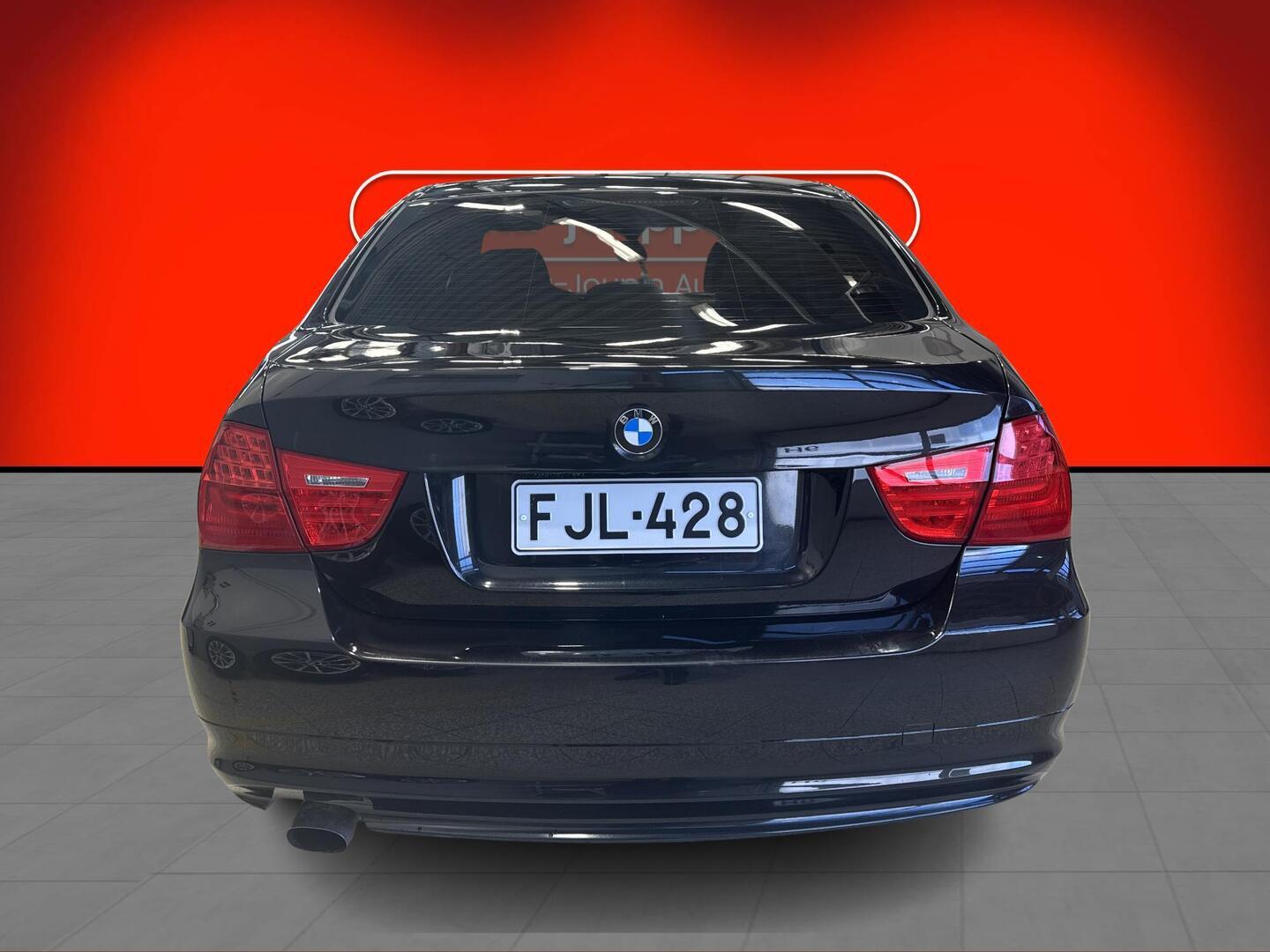BMW 318 2010