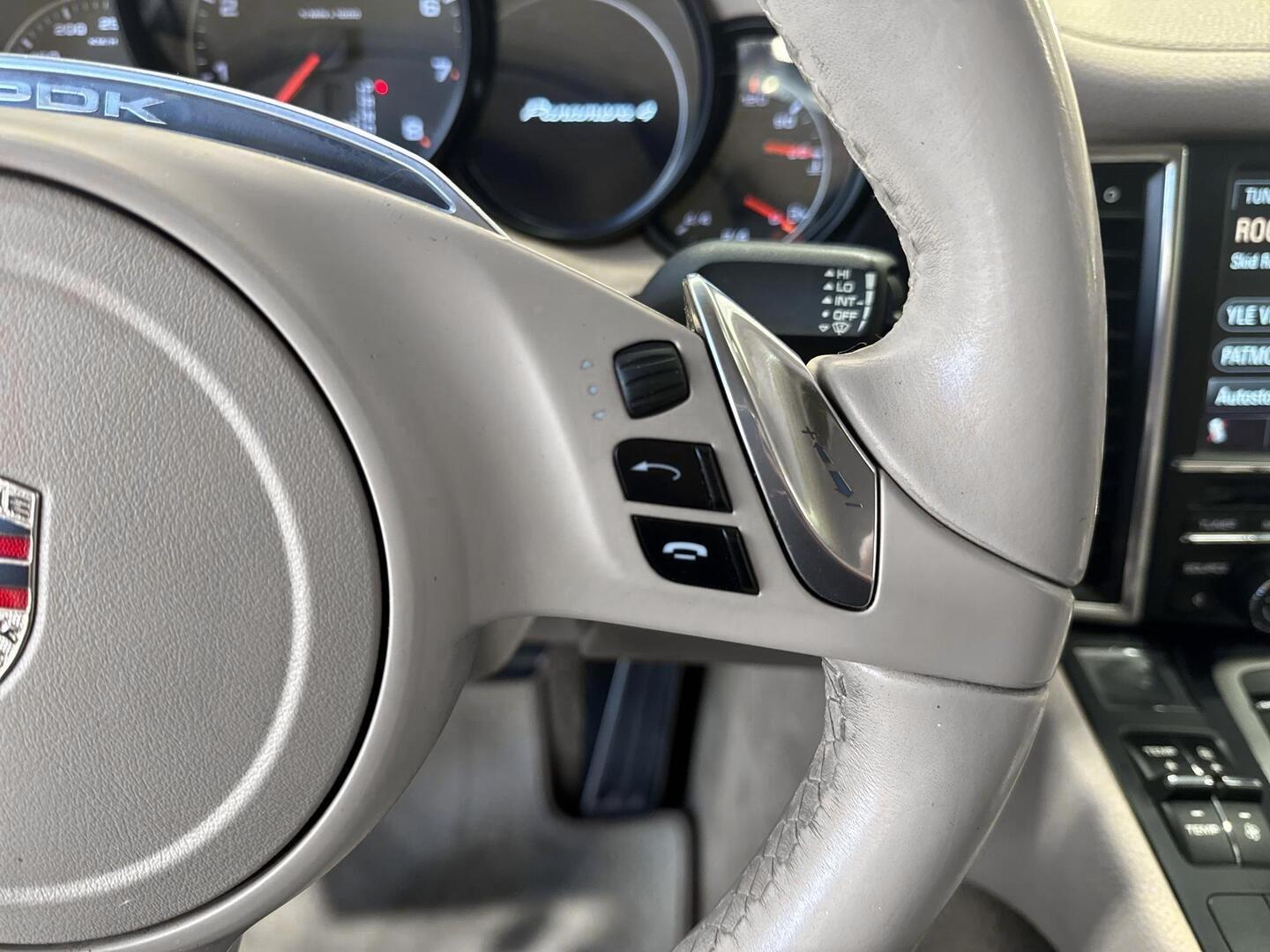 PORSCHE PANAMERA 4 2012