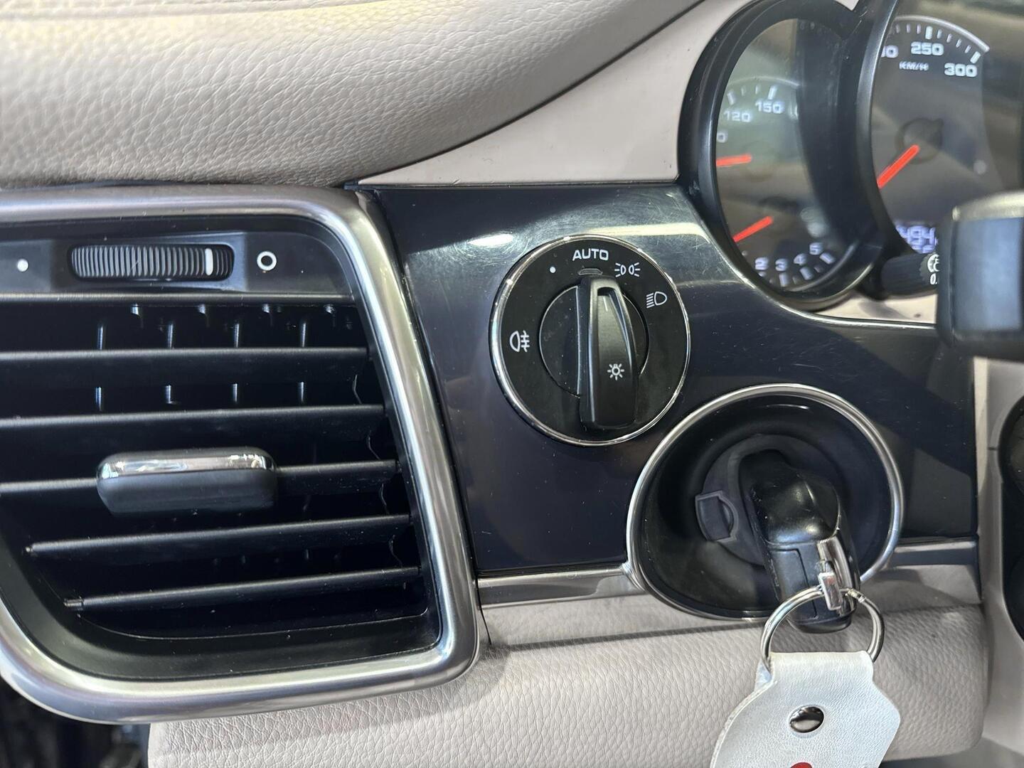 PORSCHE PANAMERA 4 2012