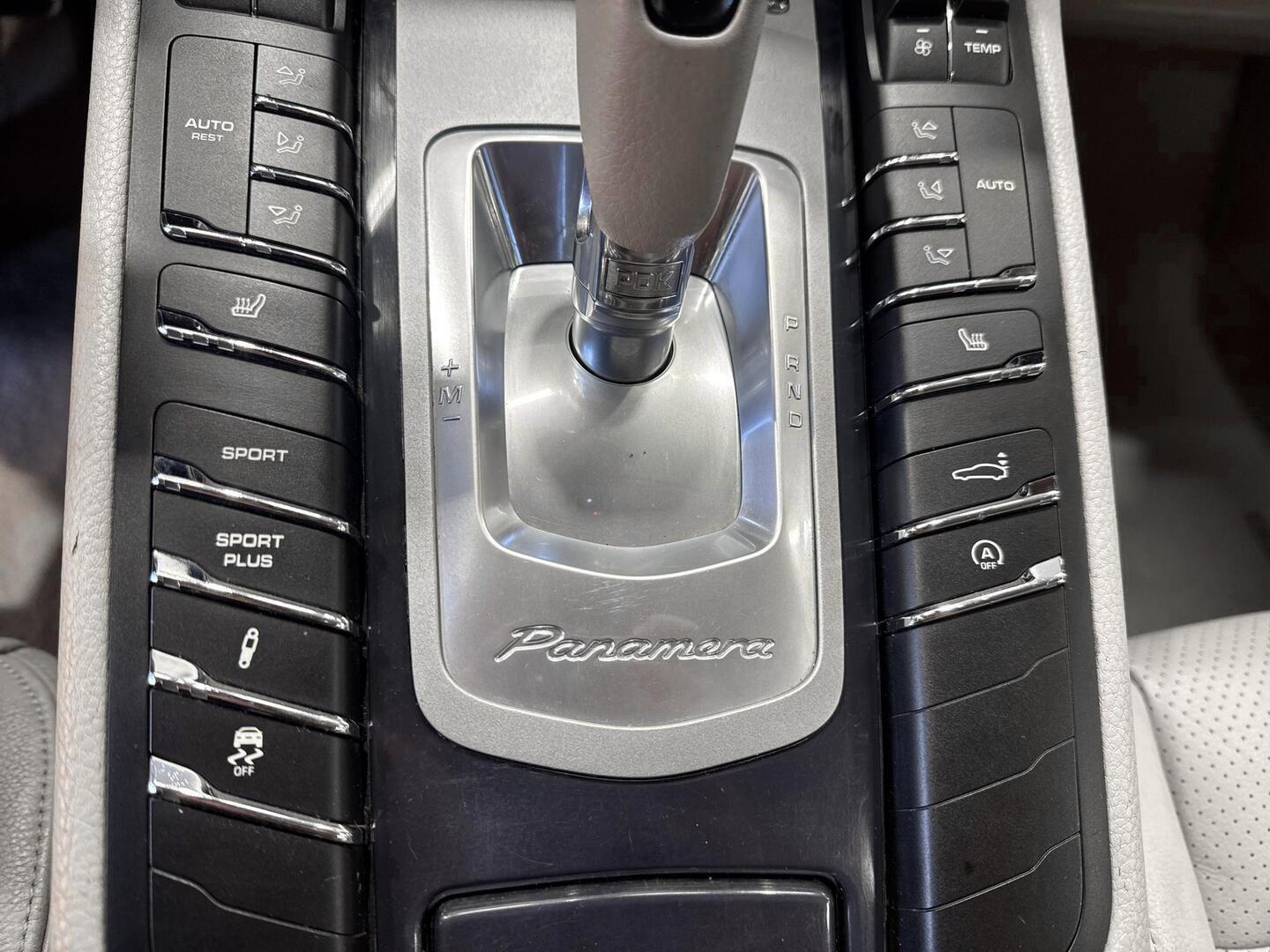 PORSCHE PANAMERA 4 2012