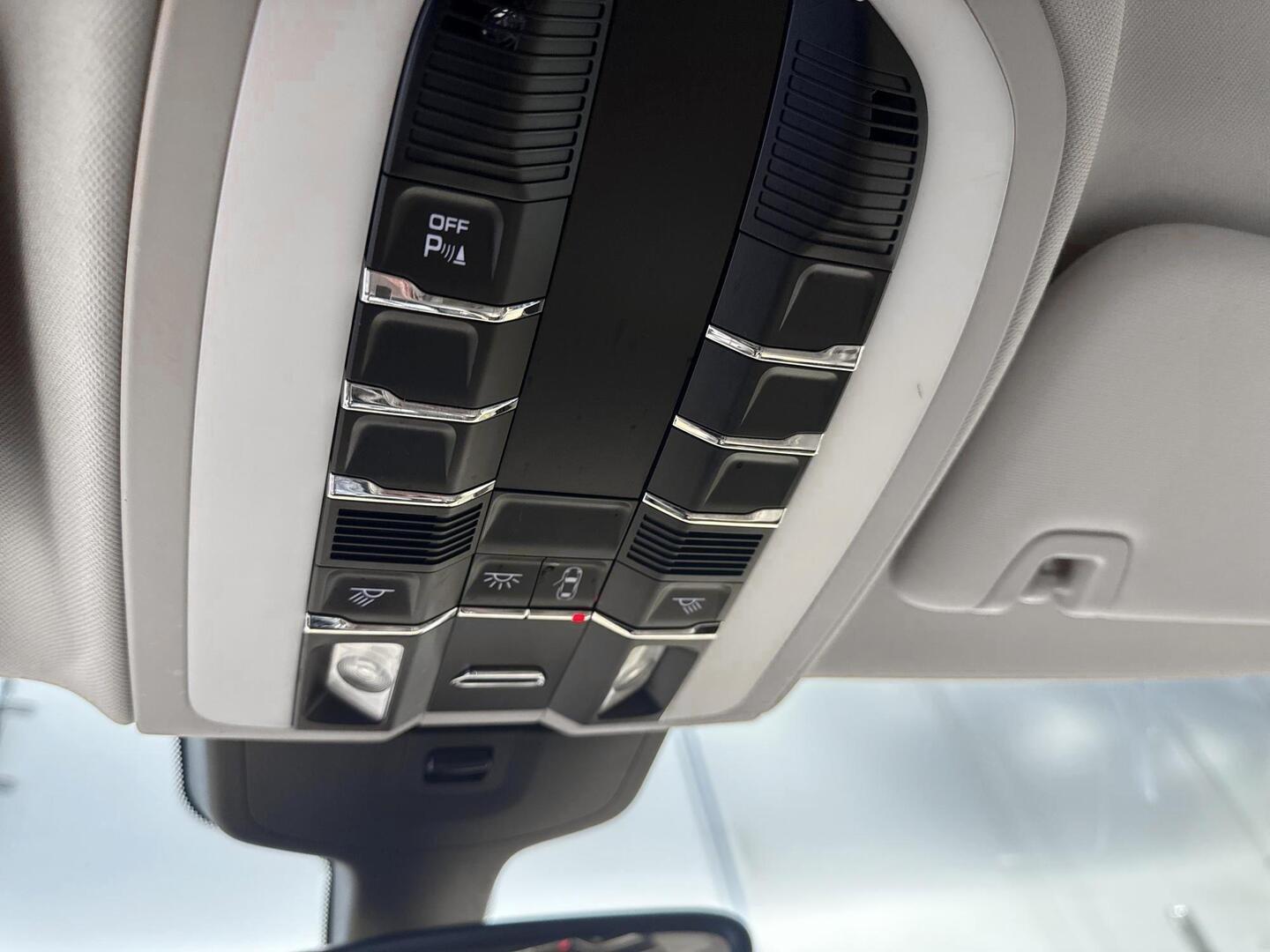 PORSCHE PANAMERA 4 2012