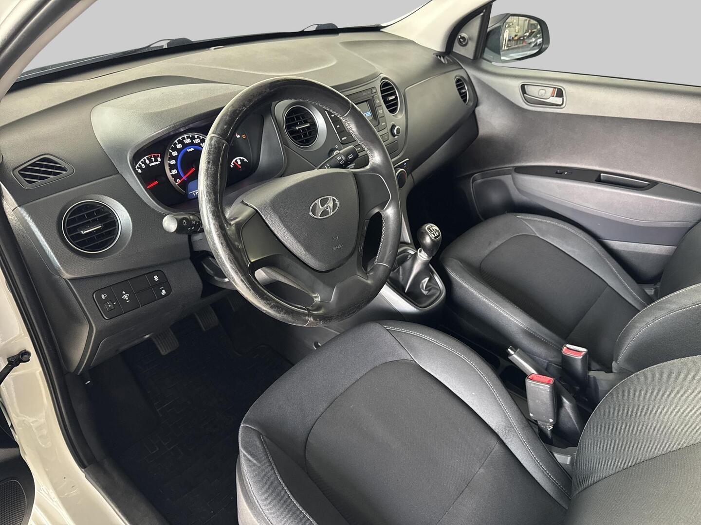 HYUNDAI i10 2017