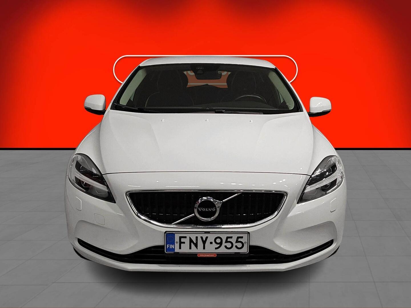 VOLVO V40 2019