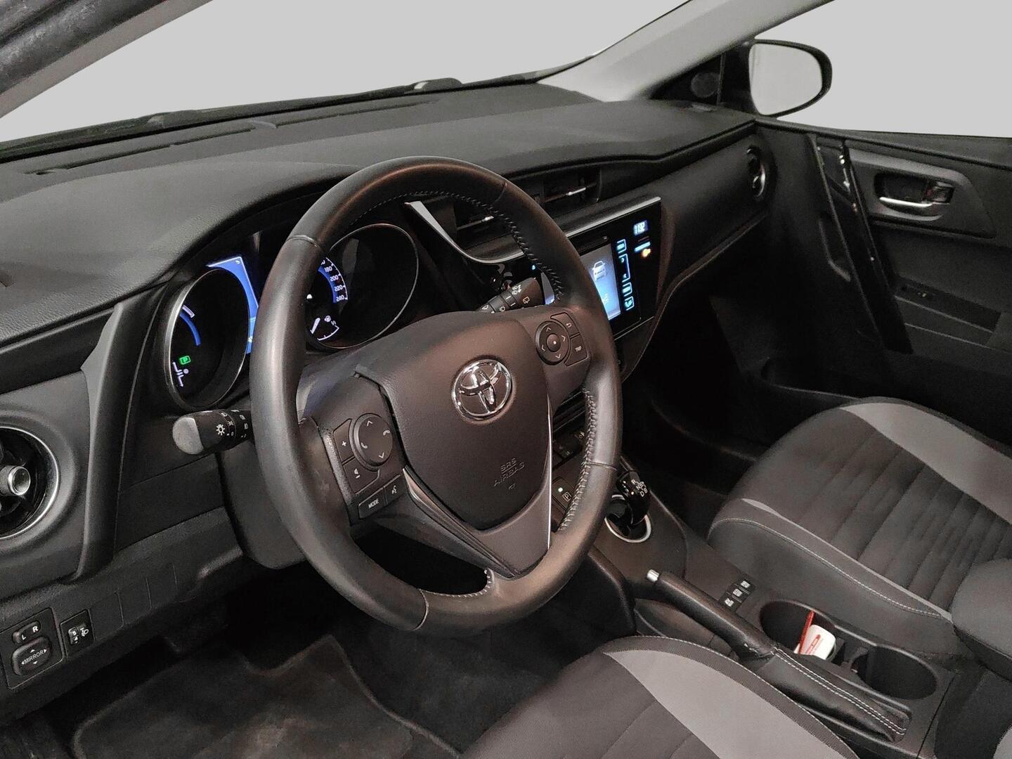 TOYOTA AURIS 2016