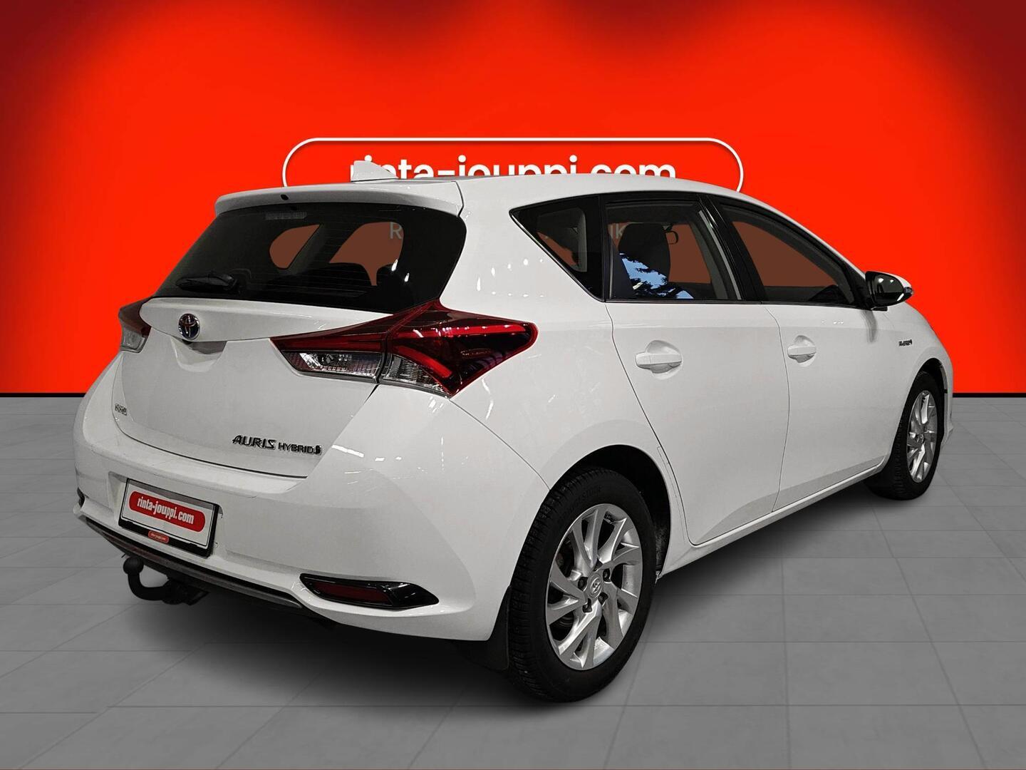 TOYOTA AURIS 2016