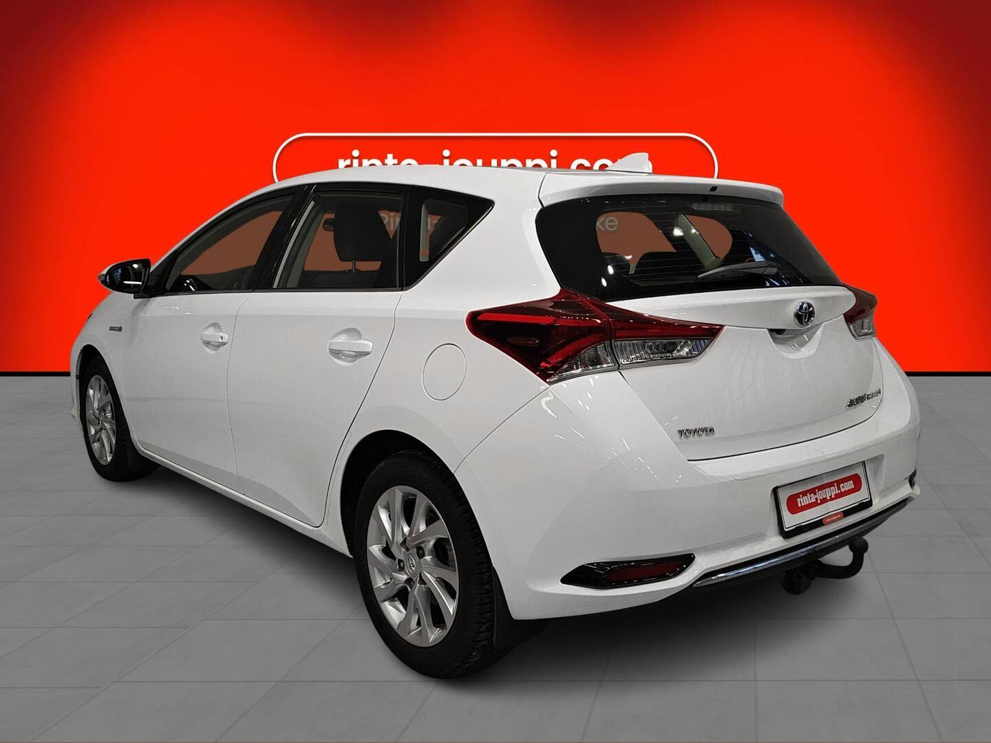 TOYOTA AURIS 2016