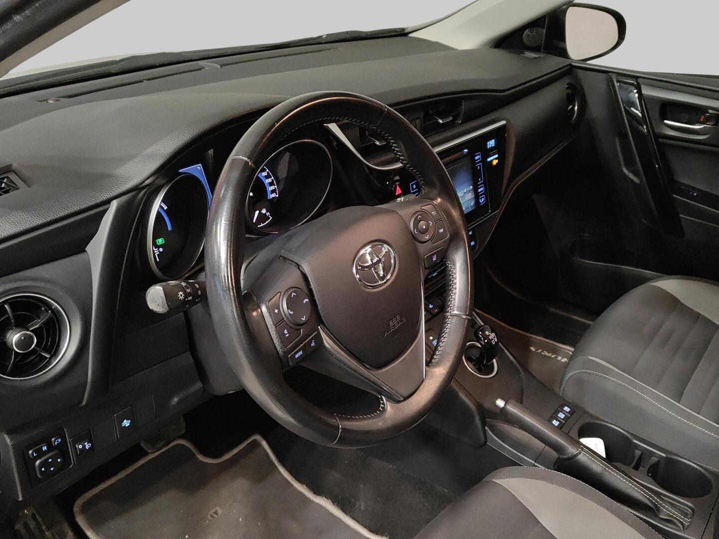 TOYOTA AURIS 2017