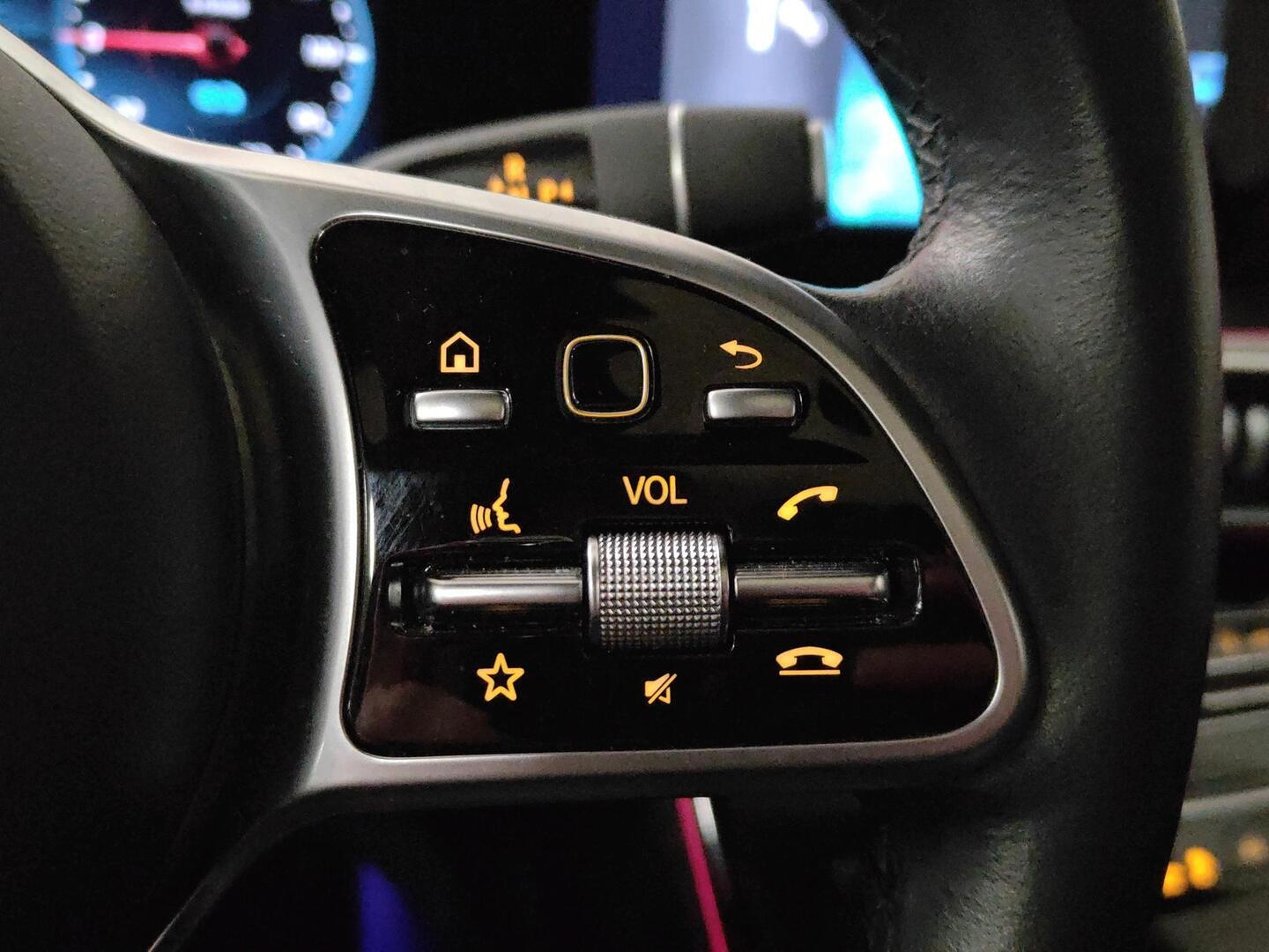 MERCEDES-BENZ EQC 2021