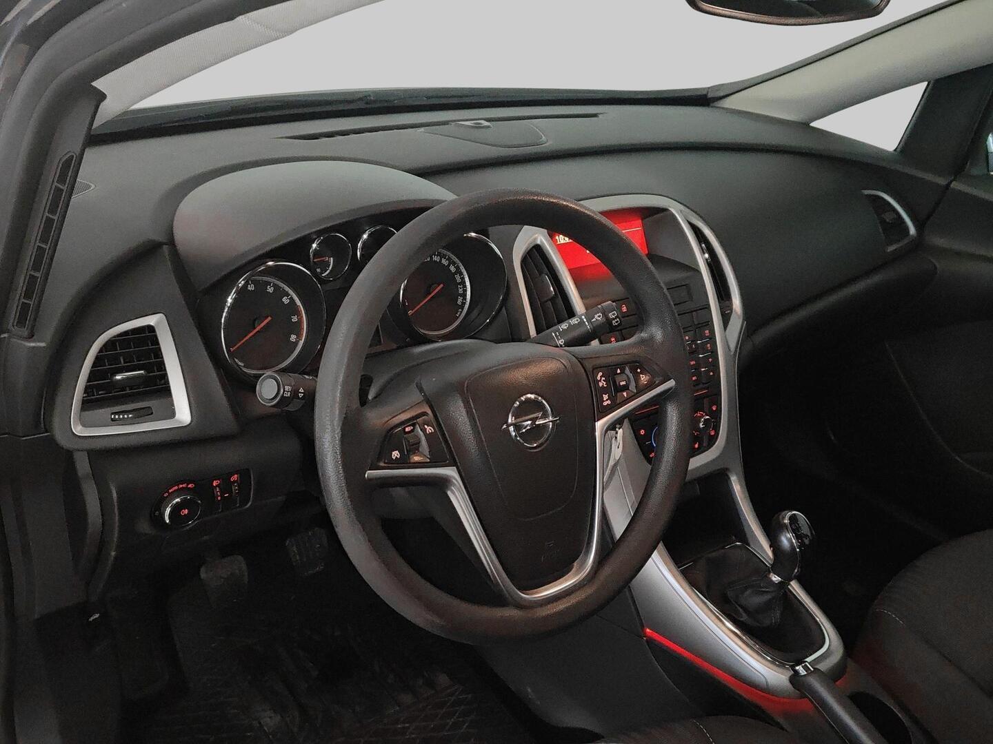 OPEL Astra 2011