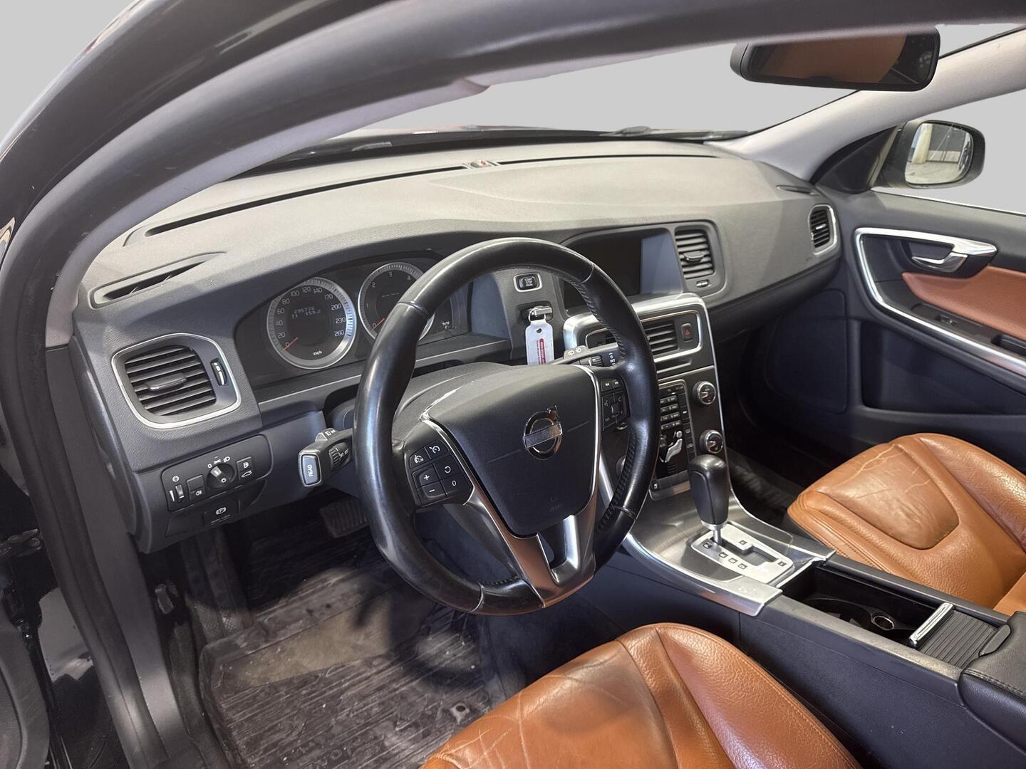 VOLVO V60 2011