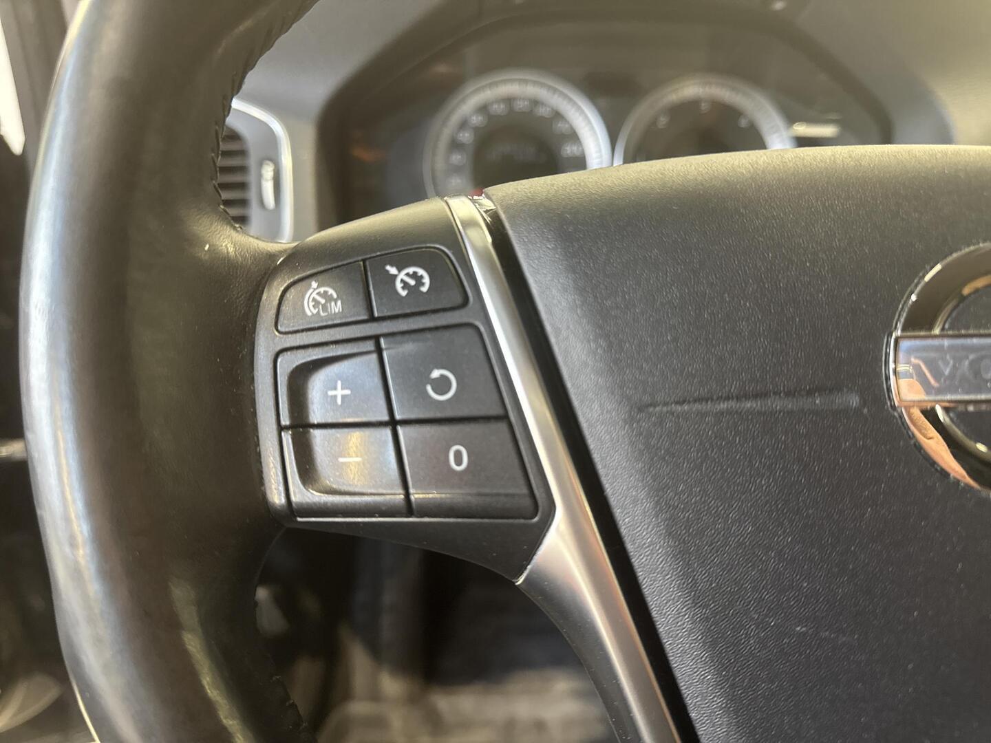 VOLVO V60 2011
