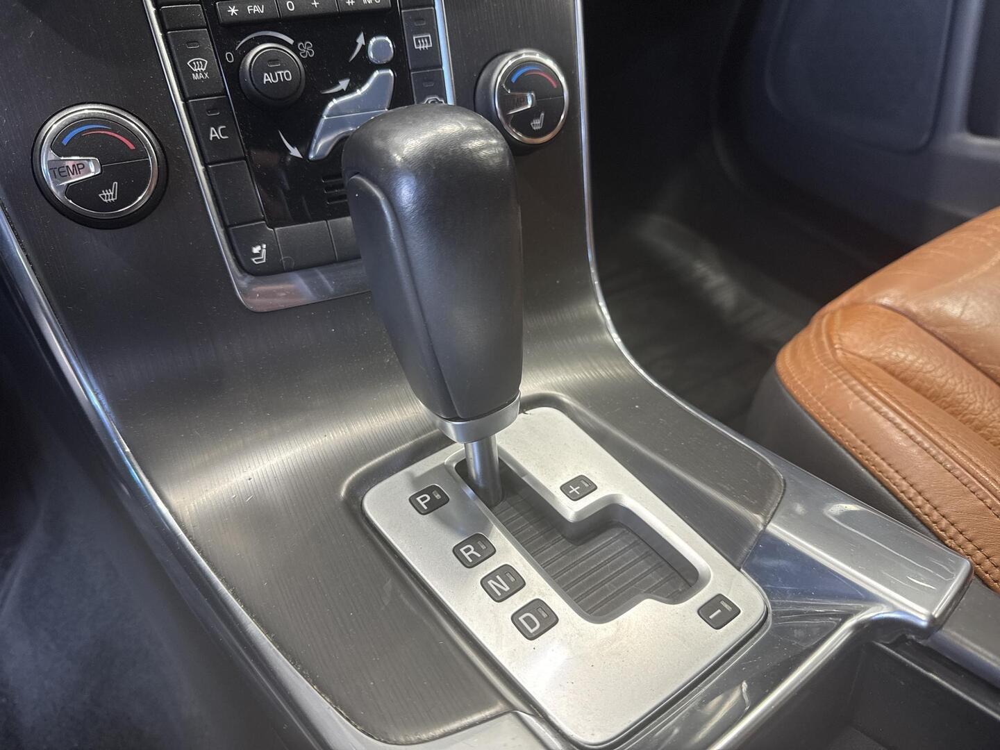 VOLVO V60 2011