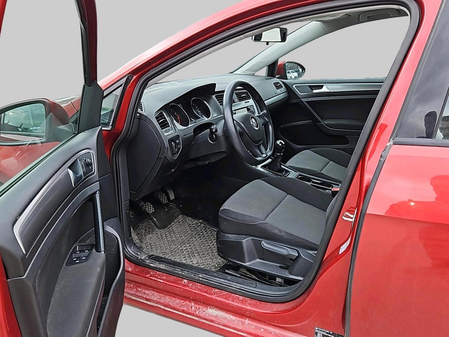 VOLKSWAGEN Golf 2014