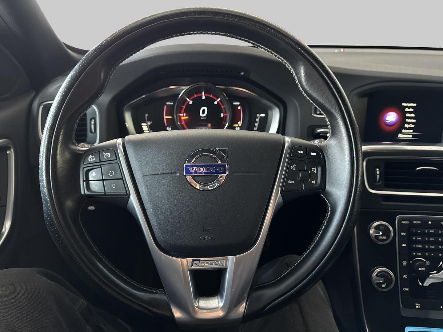 VOLVO V60 2015
