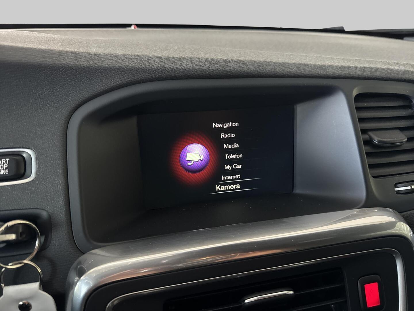 VOLVO V60 2015