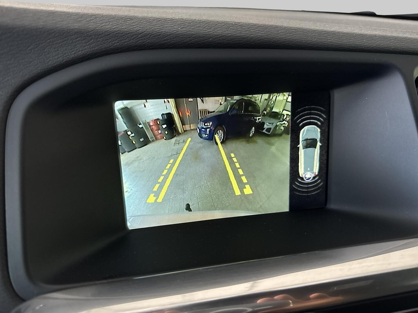 VOLVO V60 2015