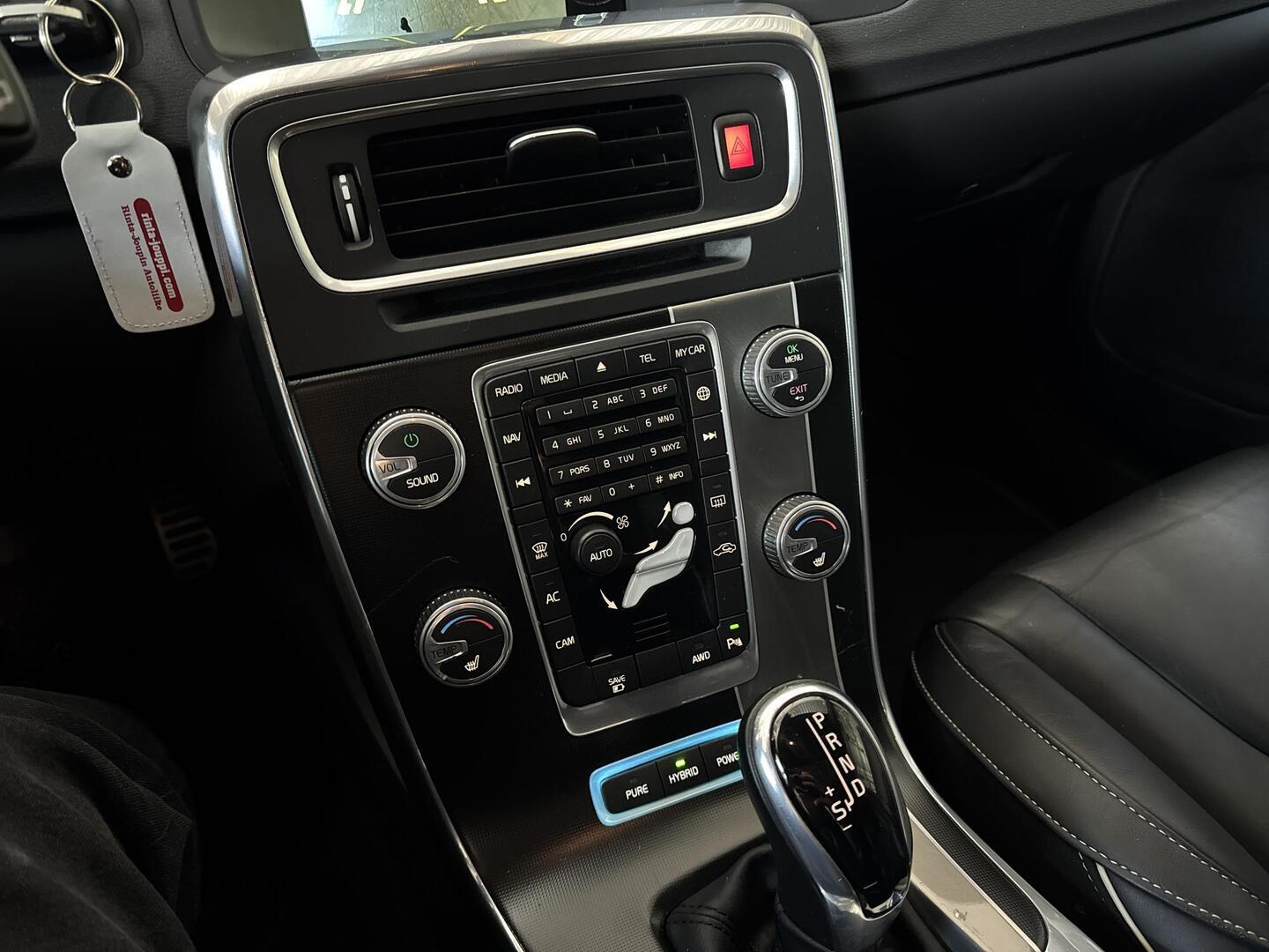 VOLVO V60 2015