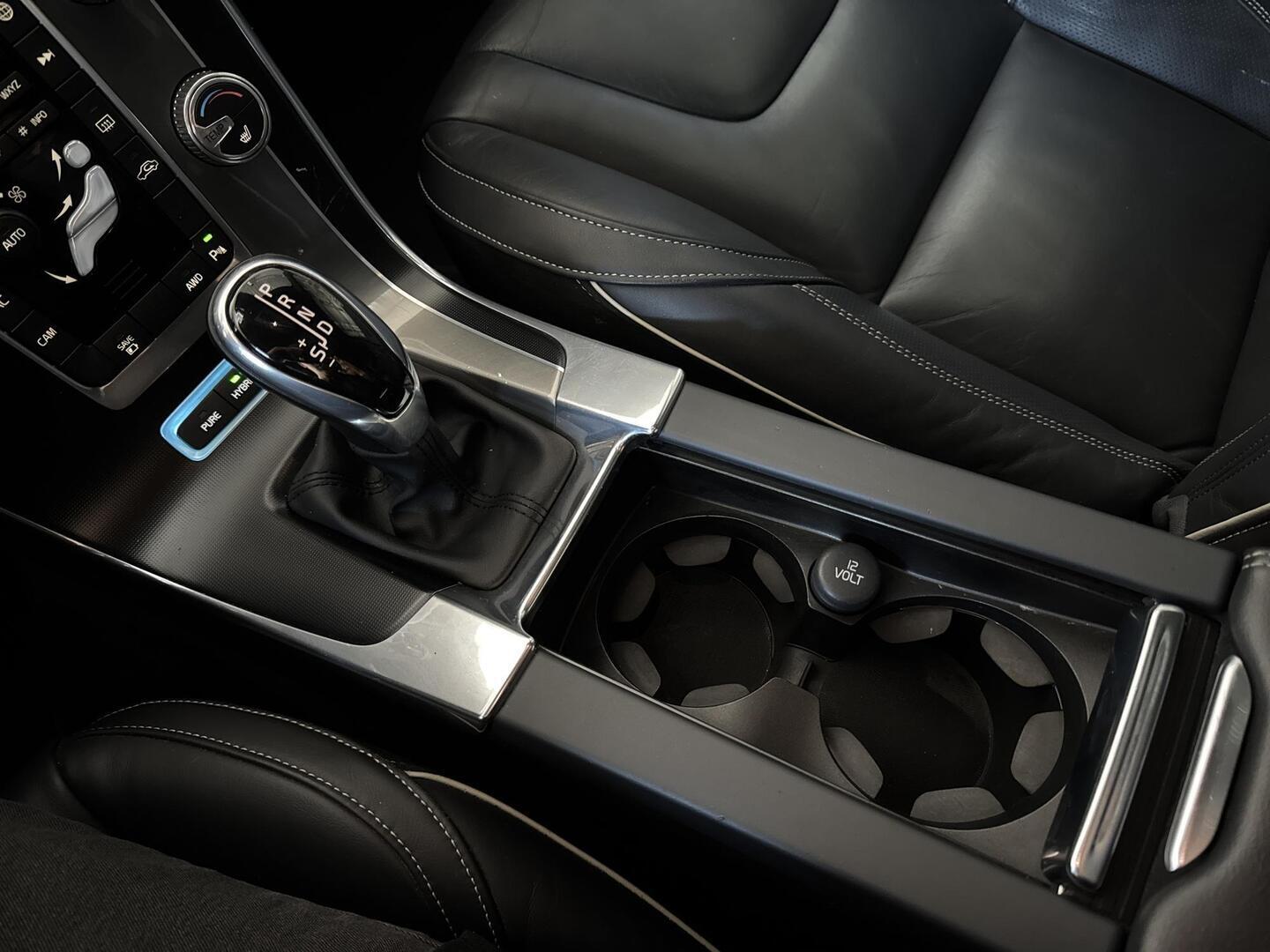 VOLVO V60 2015