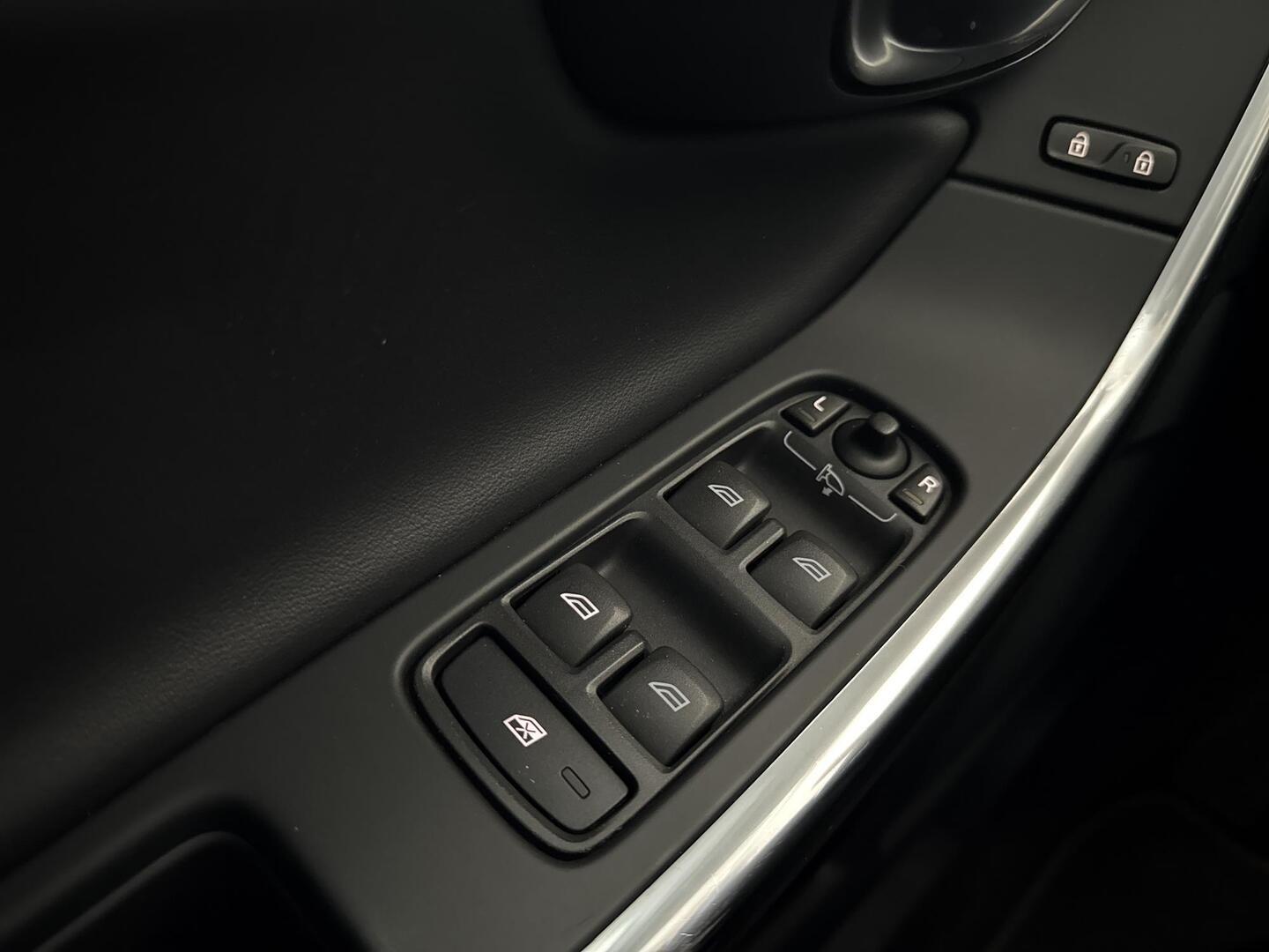 VOLVO V60 2015