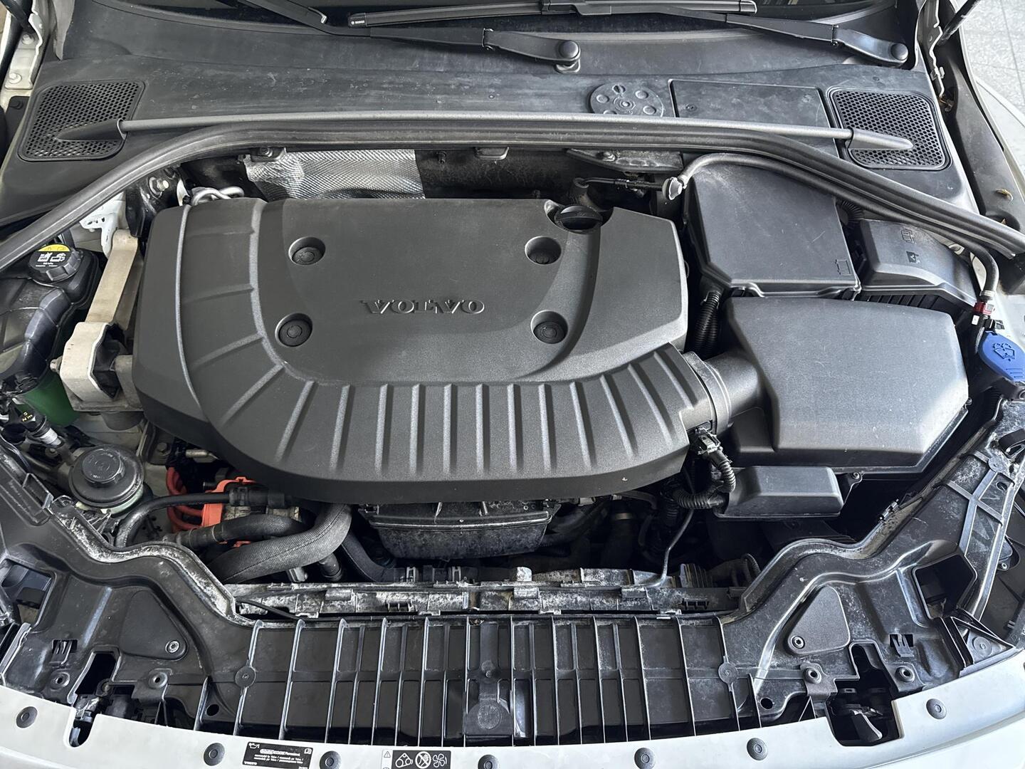 VOLVO V60 2015