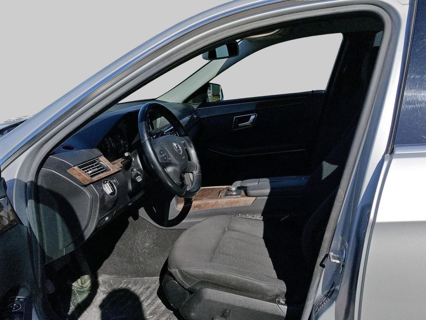 MERCEDES-BENZ E 2012