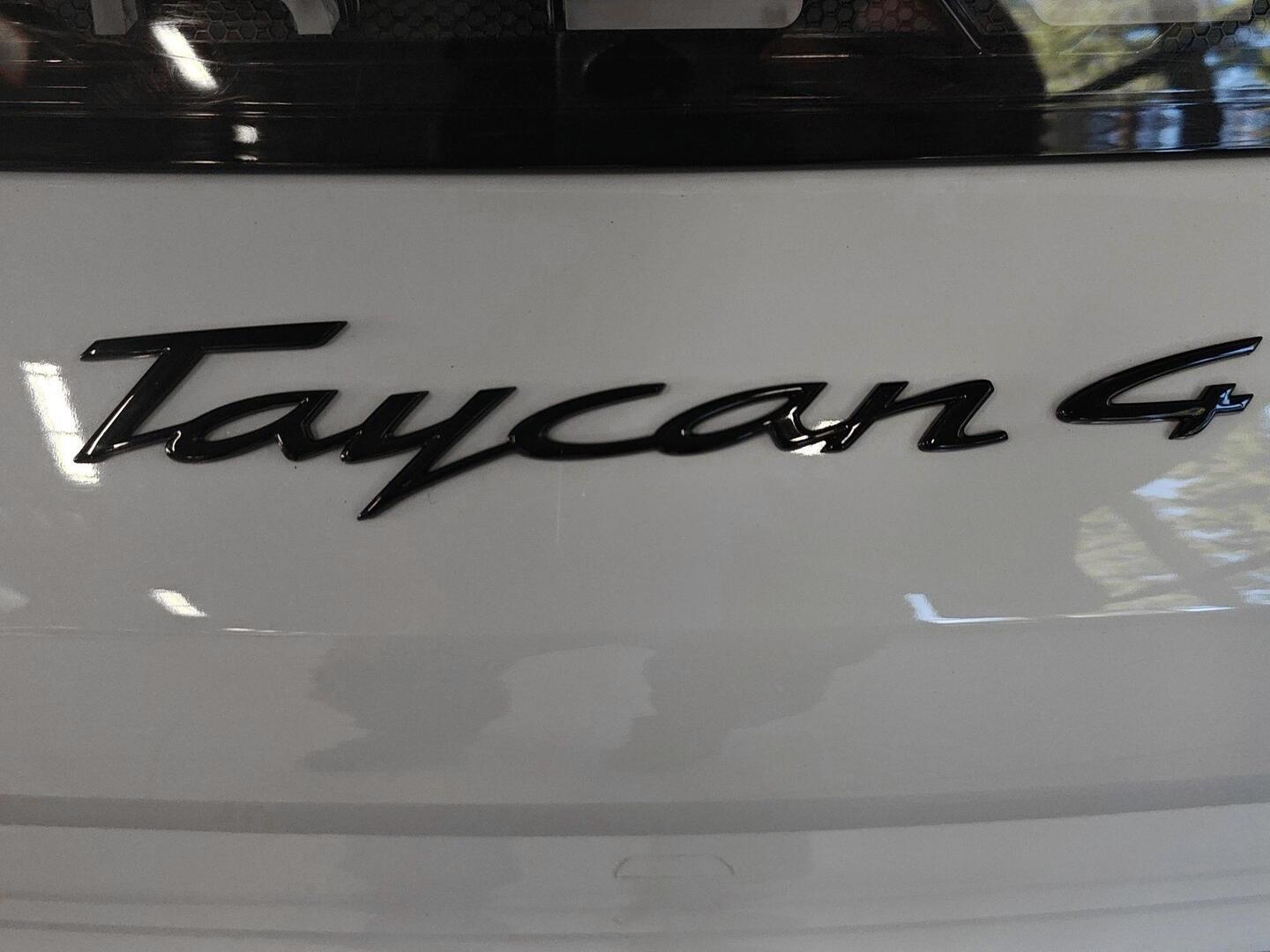 PORSCHE TAYCAN 2022