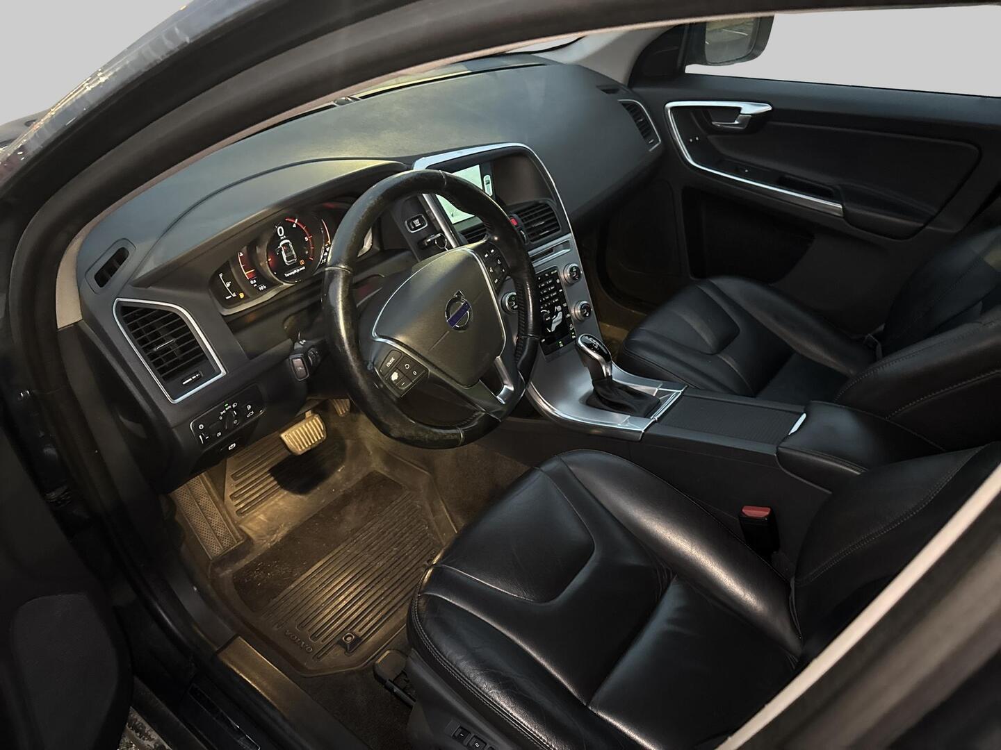 VOLVO XC60 2017