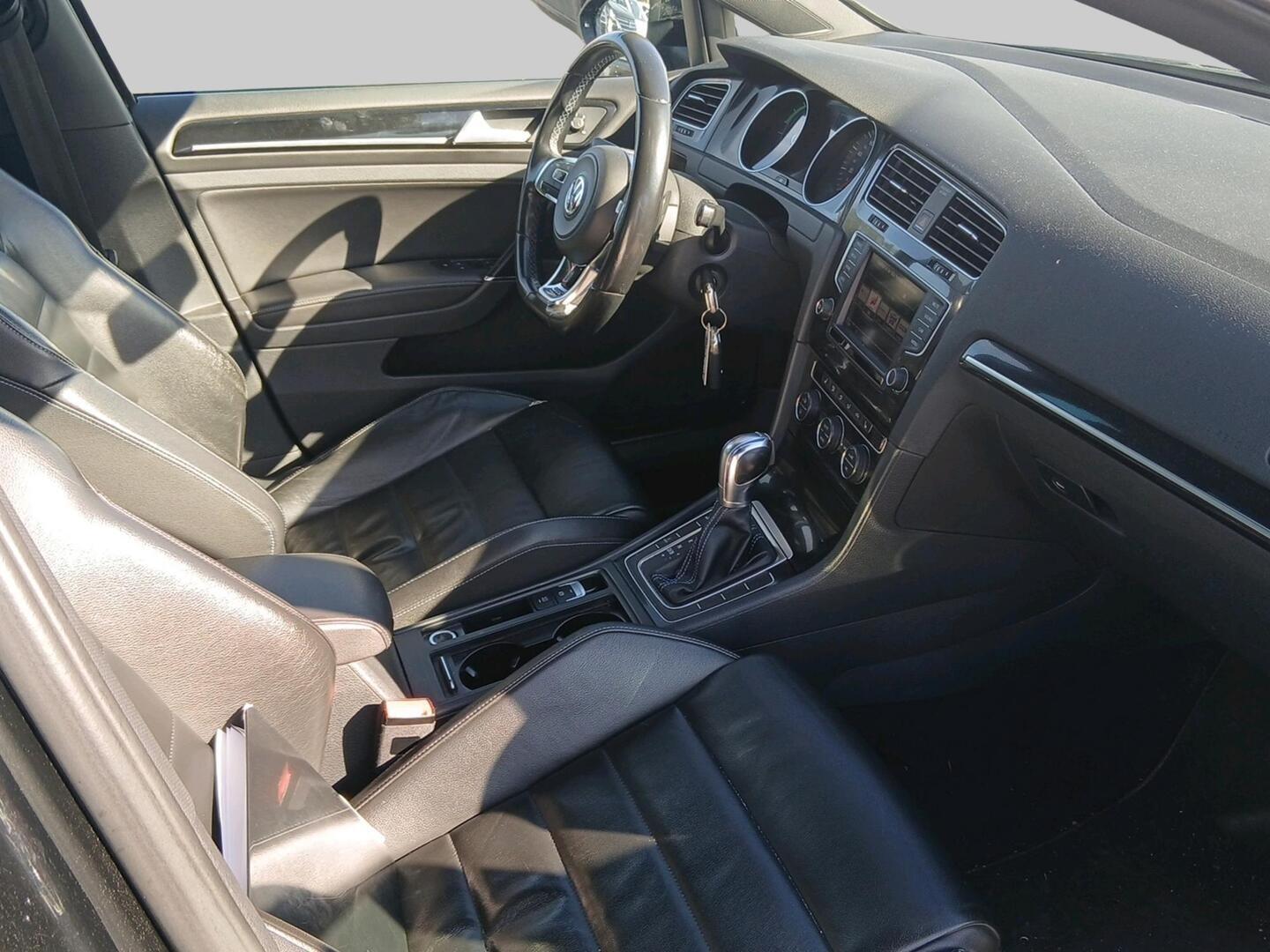 VOLKSWAGEN Golf 2015