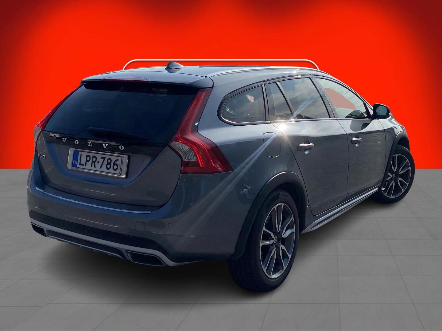 VOLVO V60 Cross Country 2017