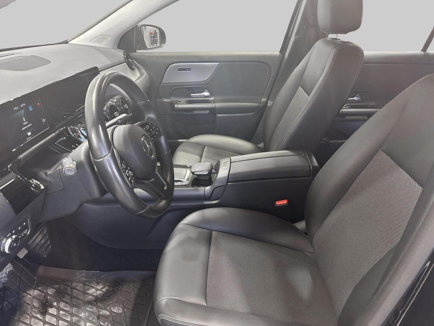 MERCEDES-BENZ GLA 2021