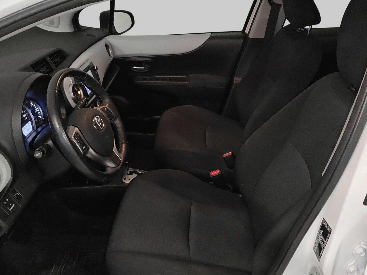 TOYOTA Yaris 2013