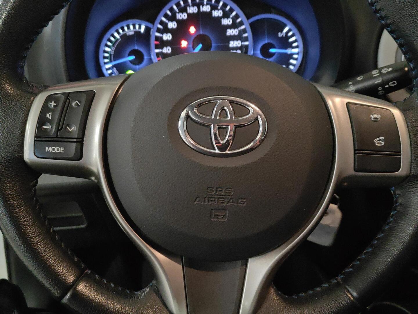 TOYOTA Yaris 2013