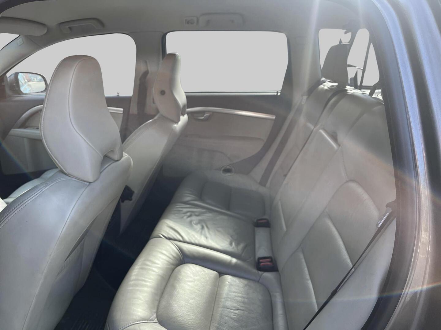 VOLVO V70 2011