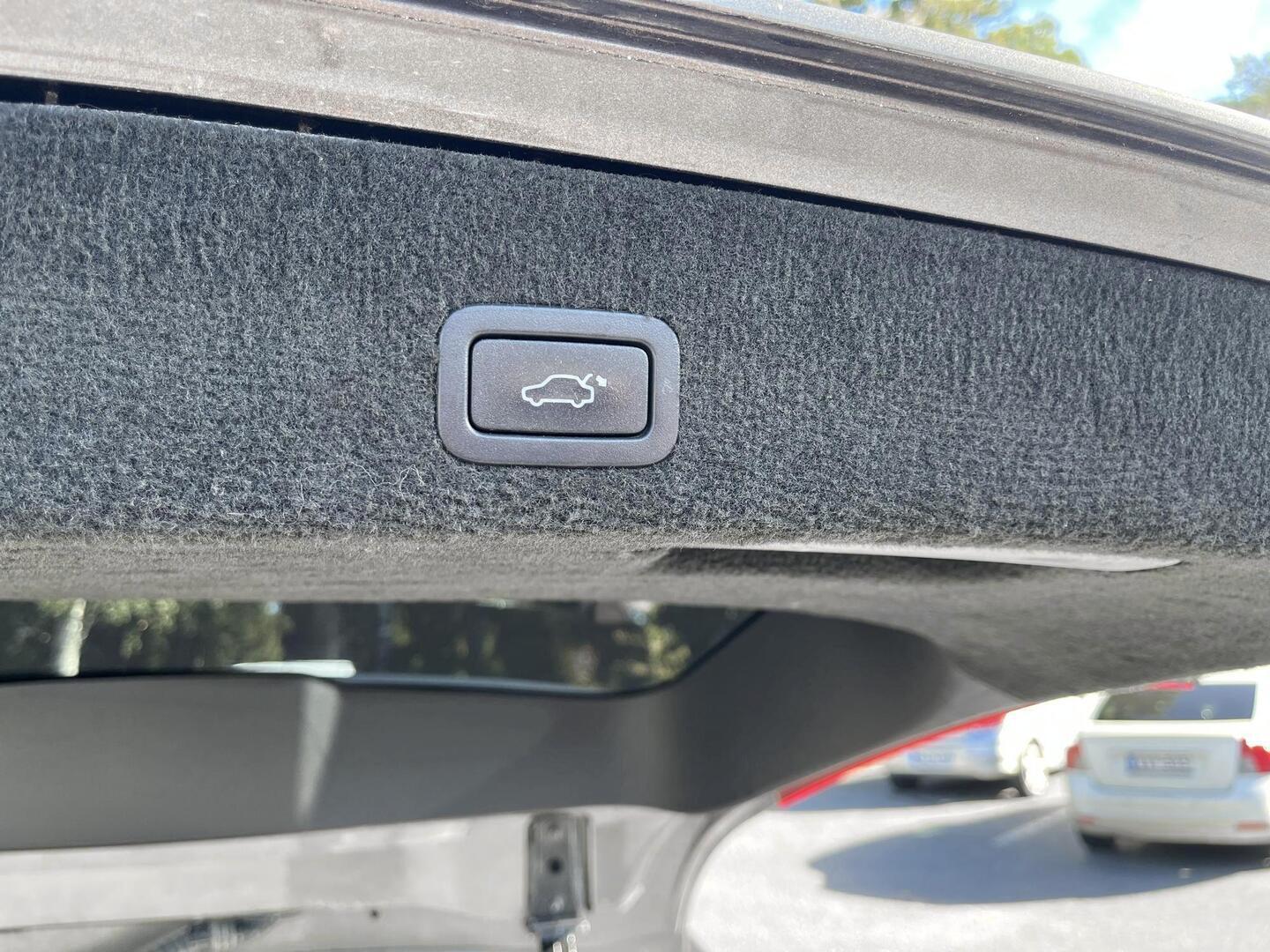 VOLVO V70 2011