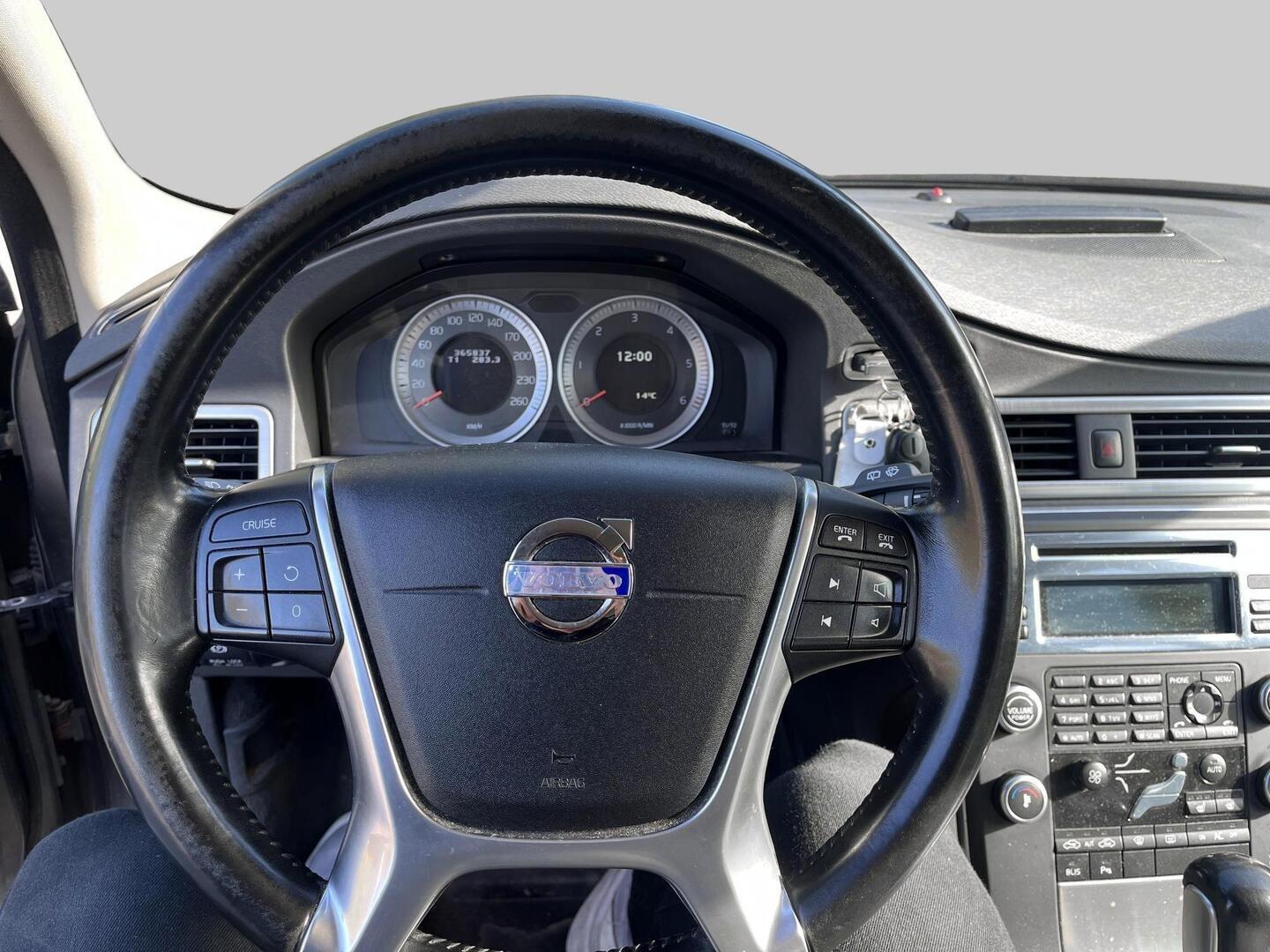 VOLVO V70 2011