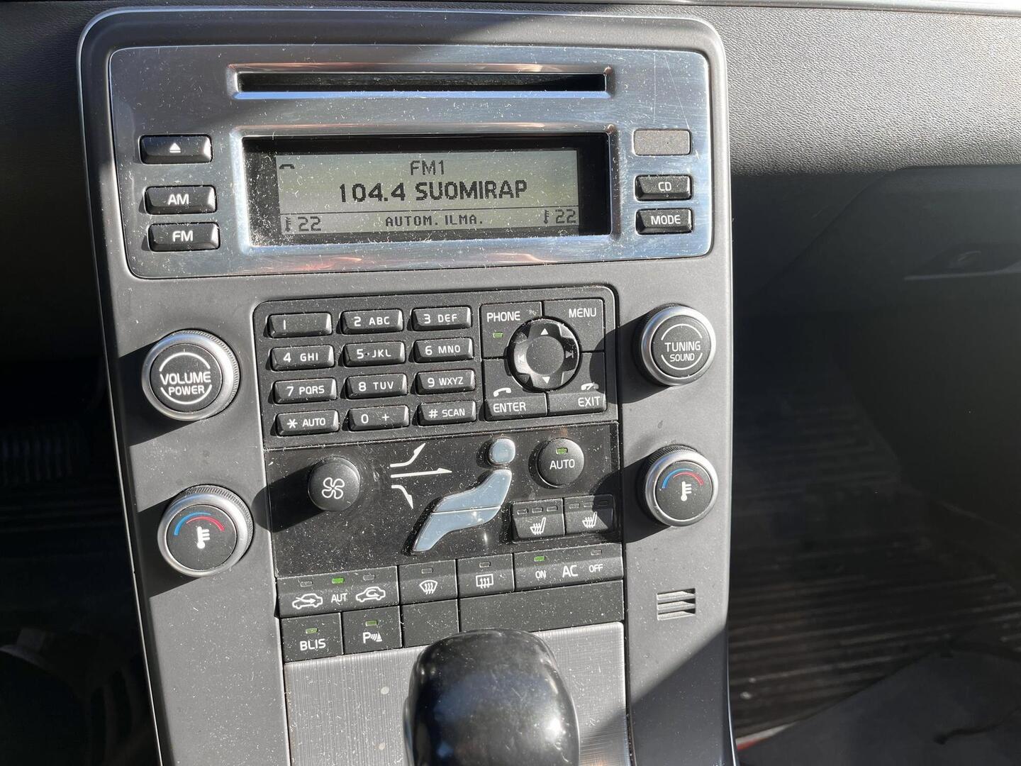 VOLVO V70 2011