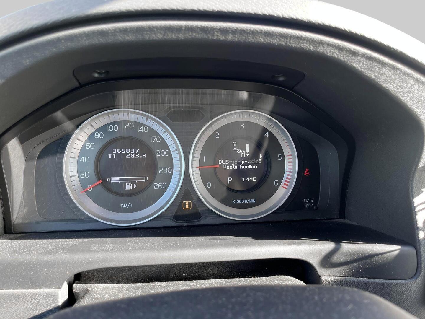VOLVO V70 2011