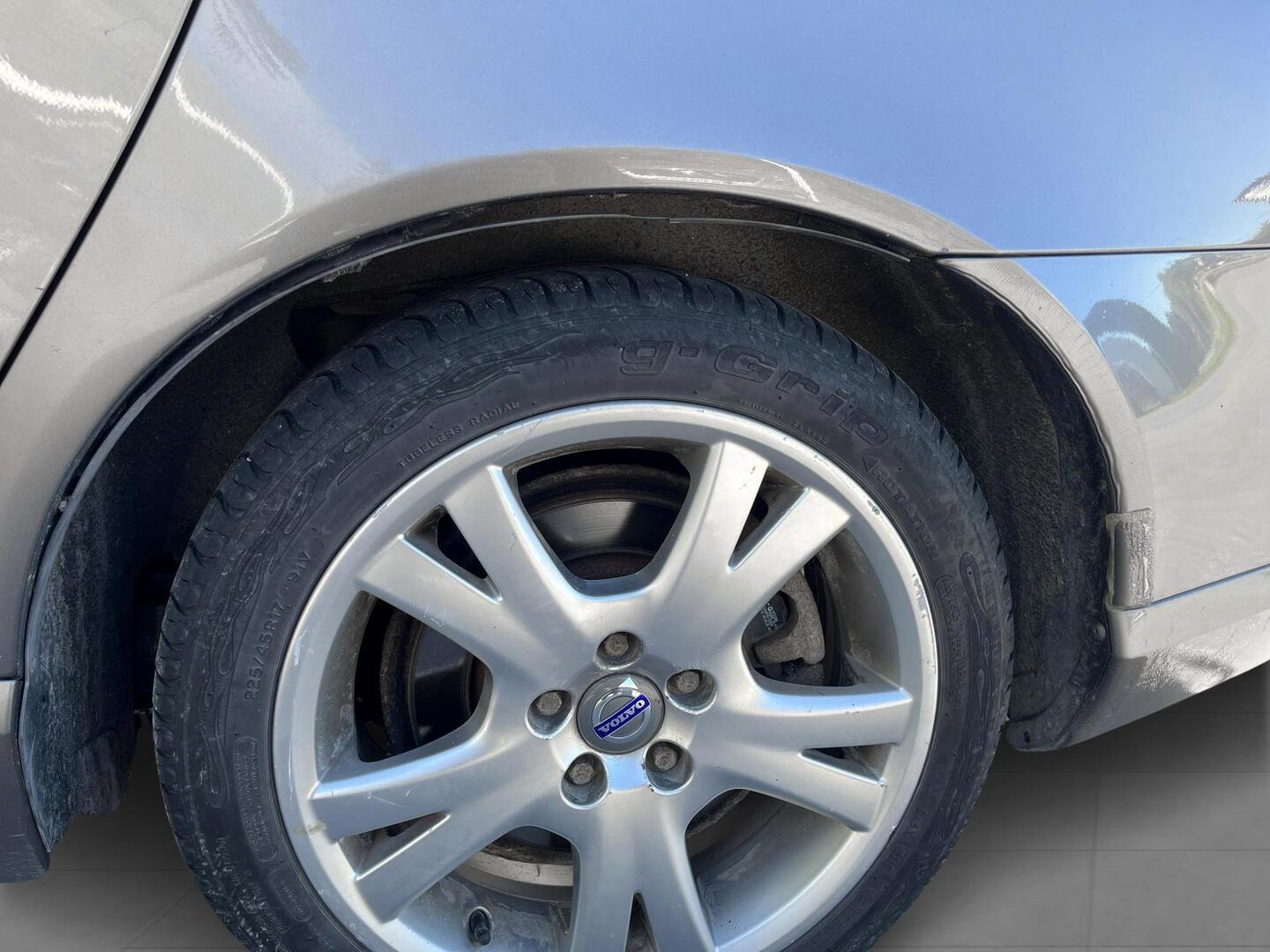 VOLVO V70 2011
