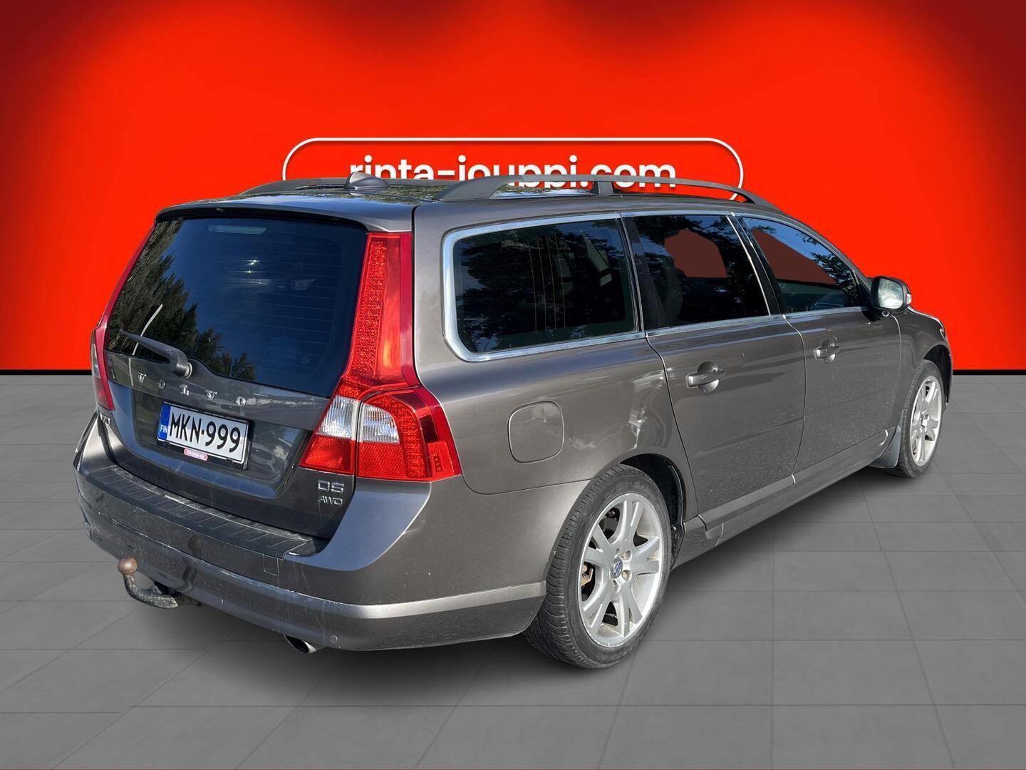 VOLVO V70 2011