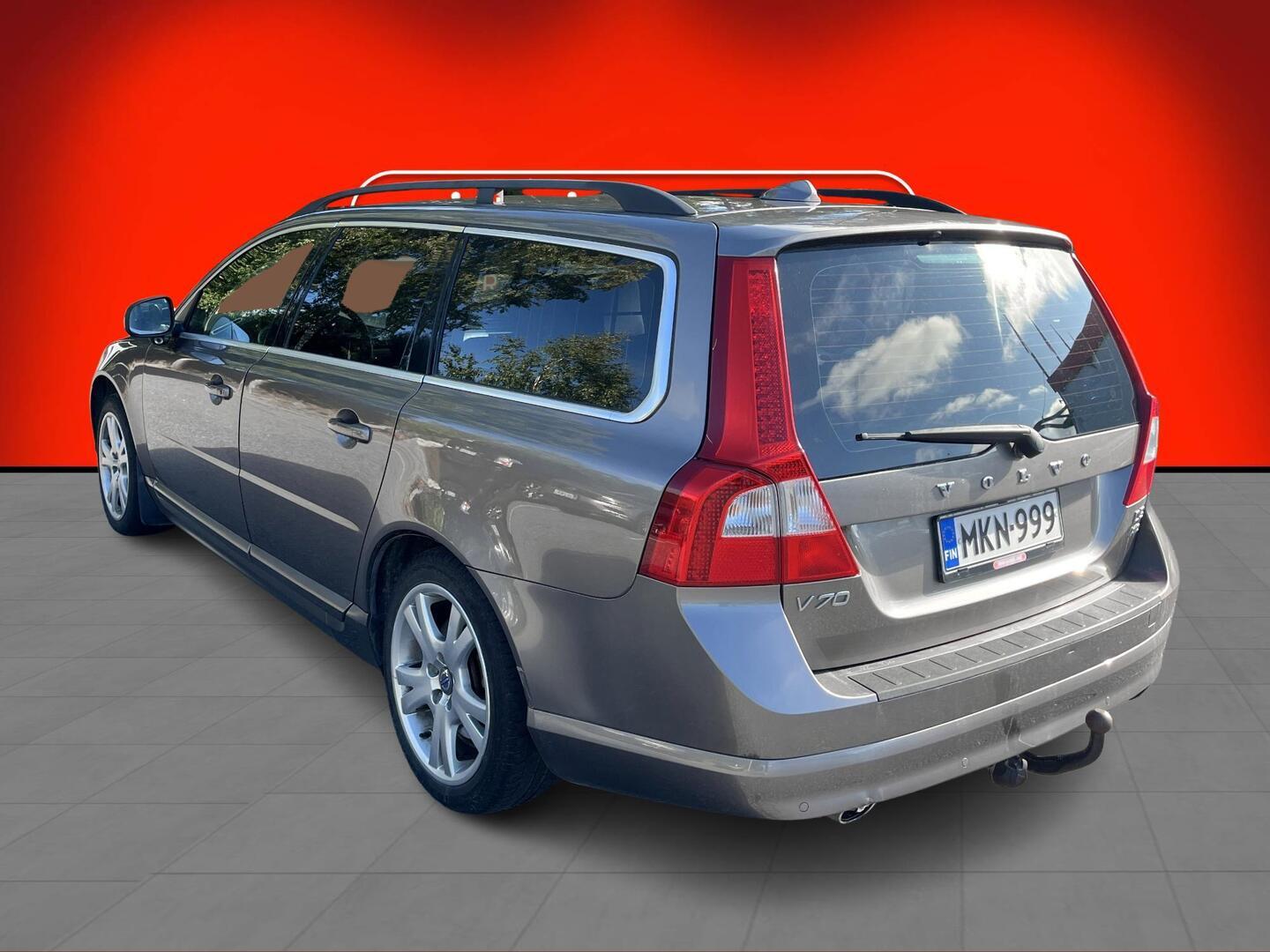 VOLVO V70 2011