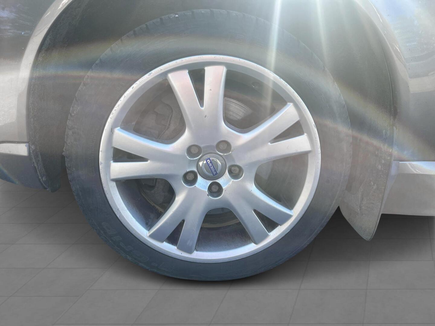 VOLVO V70 2011