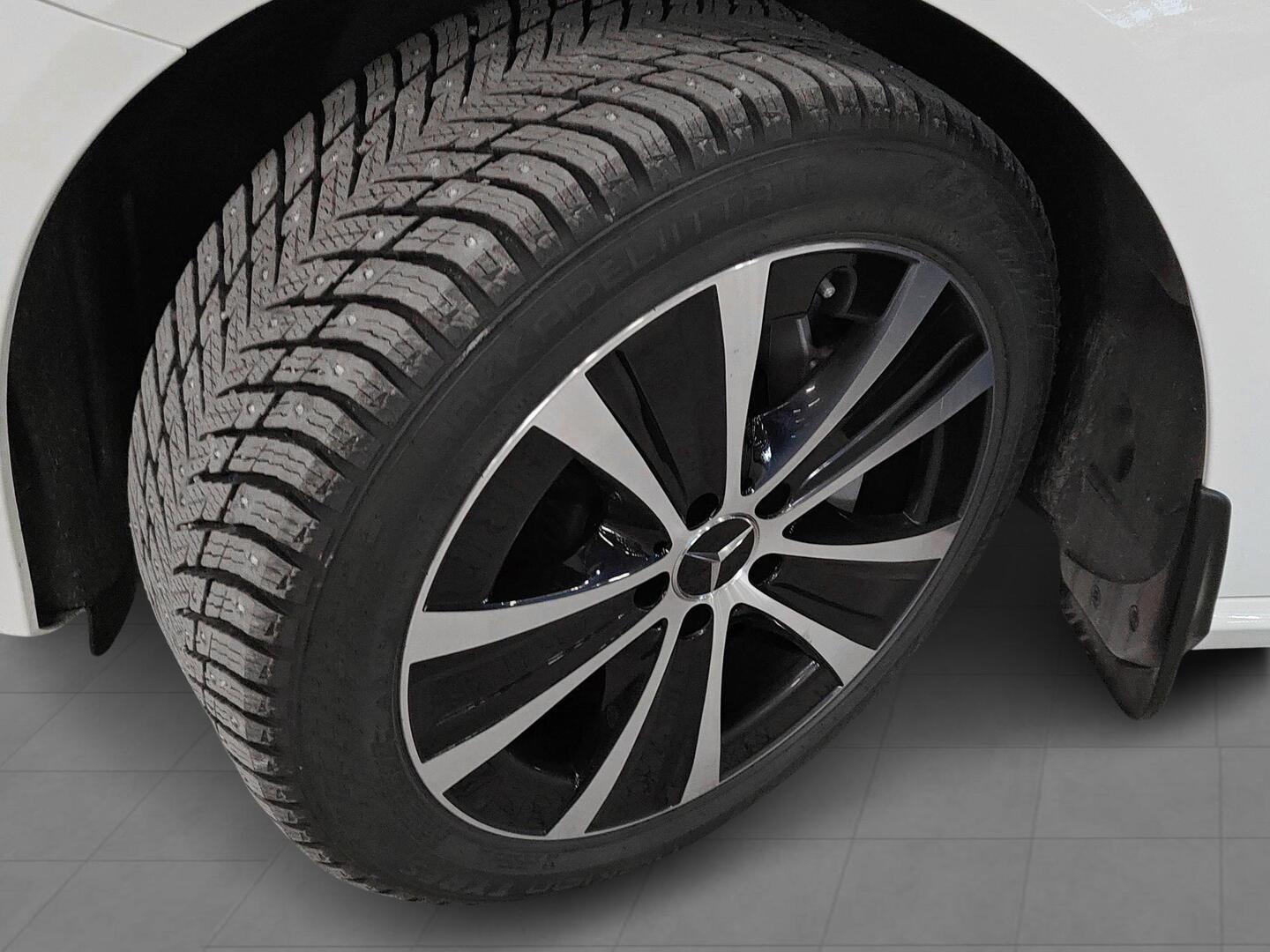 MERCEDES-BENZ E 2023