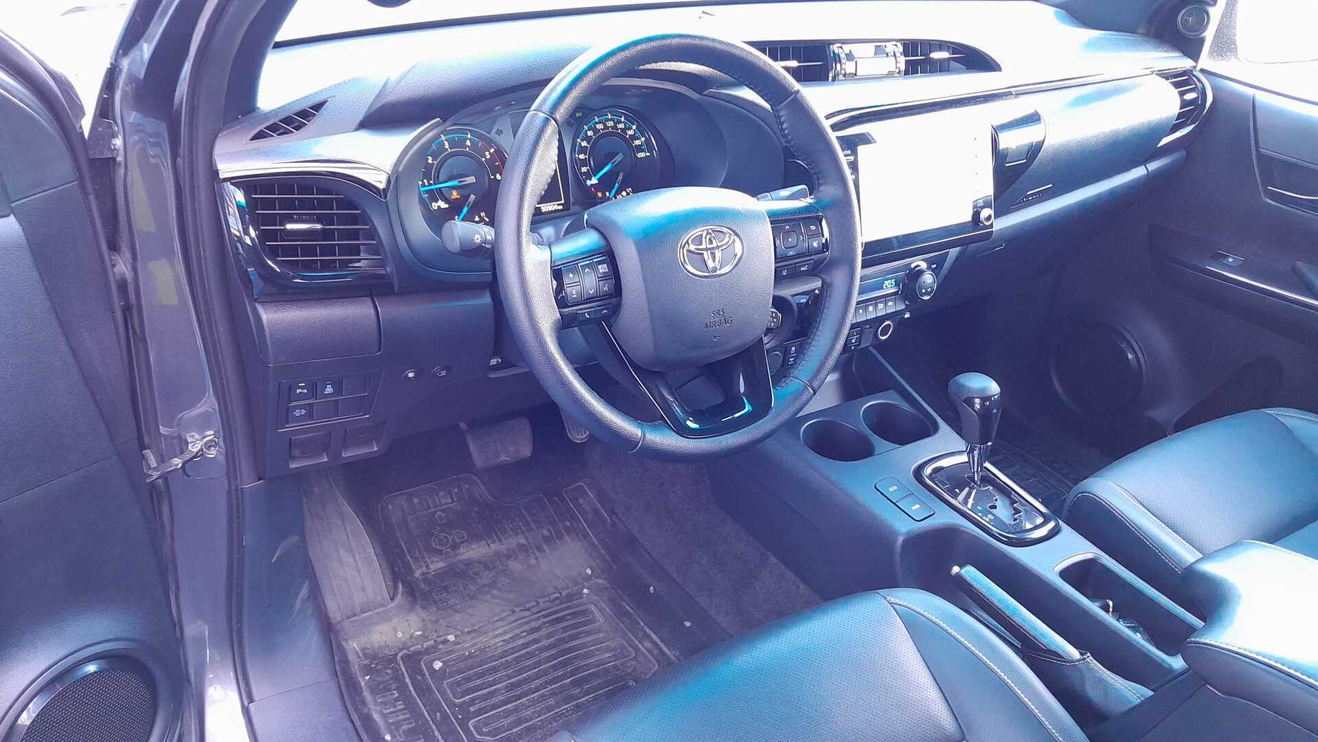 TOYOTA Hilux 2023